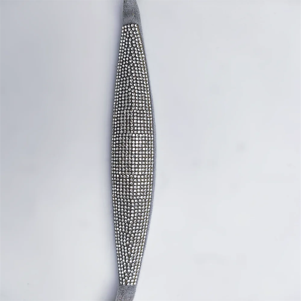 The factory produces cheap wholesale rhinestone rope shoelaces, rhinestone upper decoration