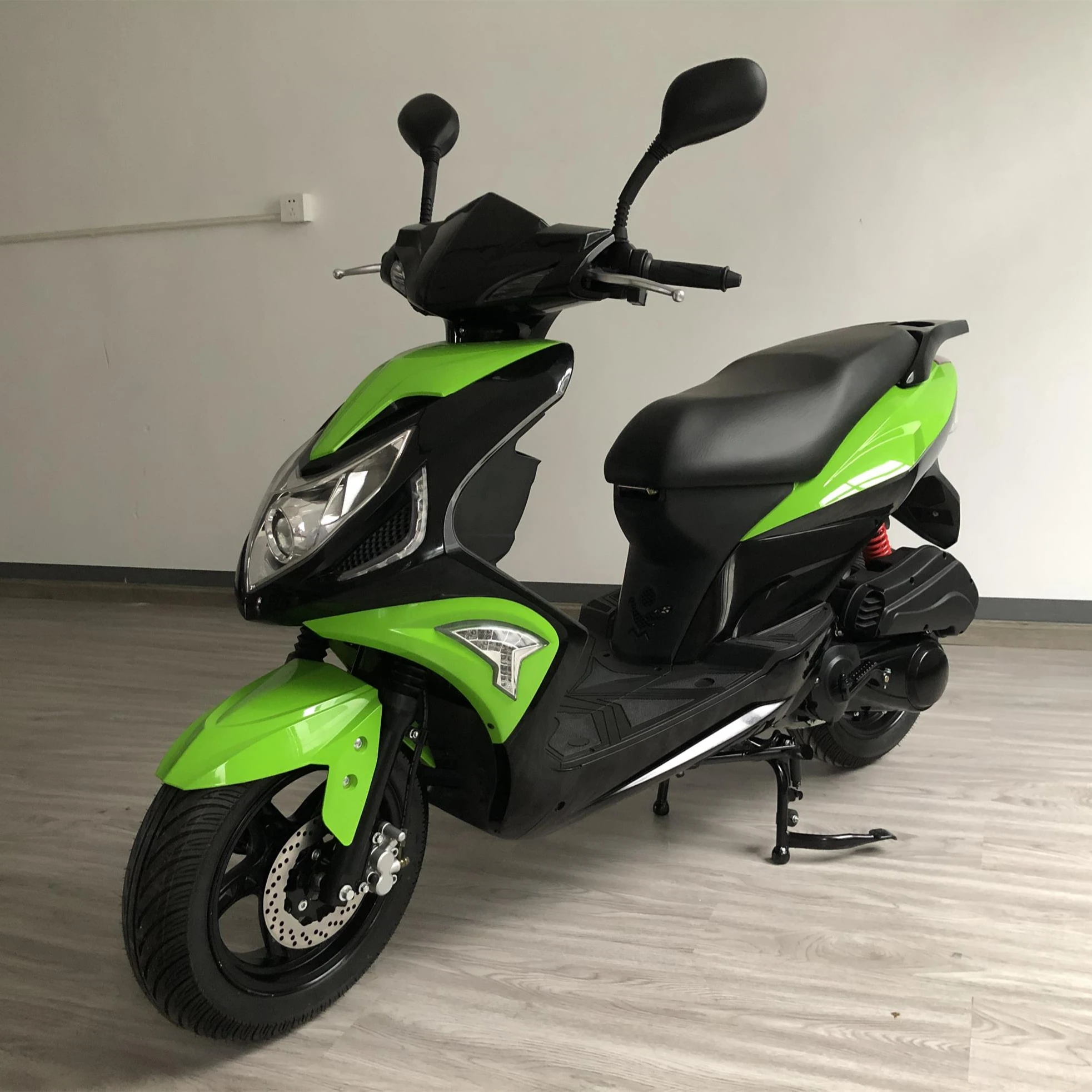 2021 Hot sale 80 125 150cc CDI DISK DRUM 5L SKD motorcycles 10inch scooter for sale in kenya