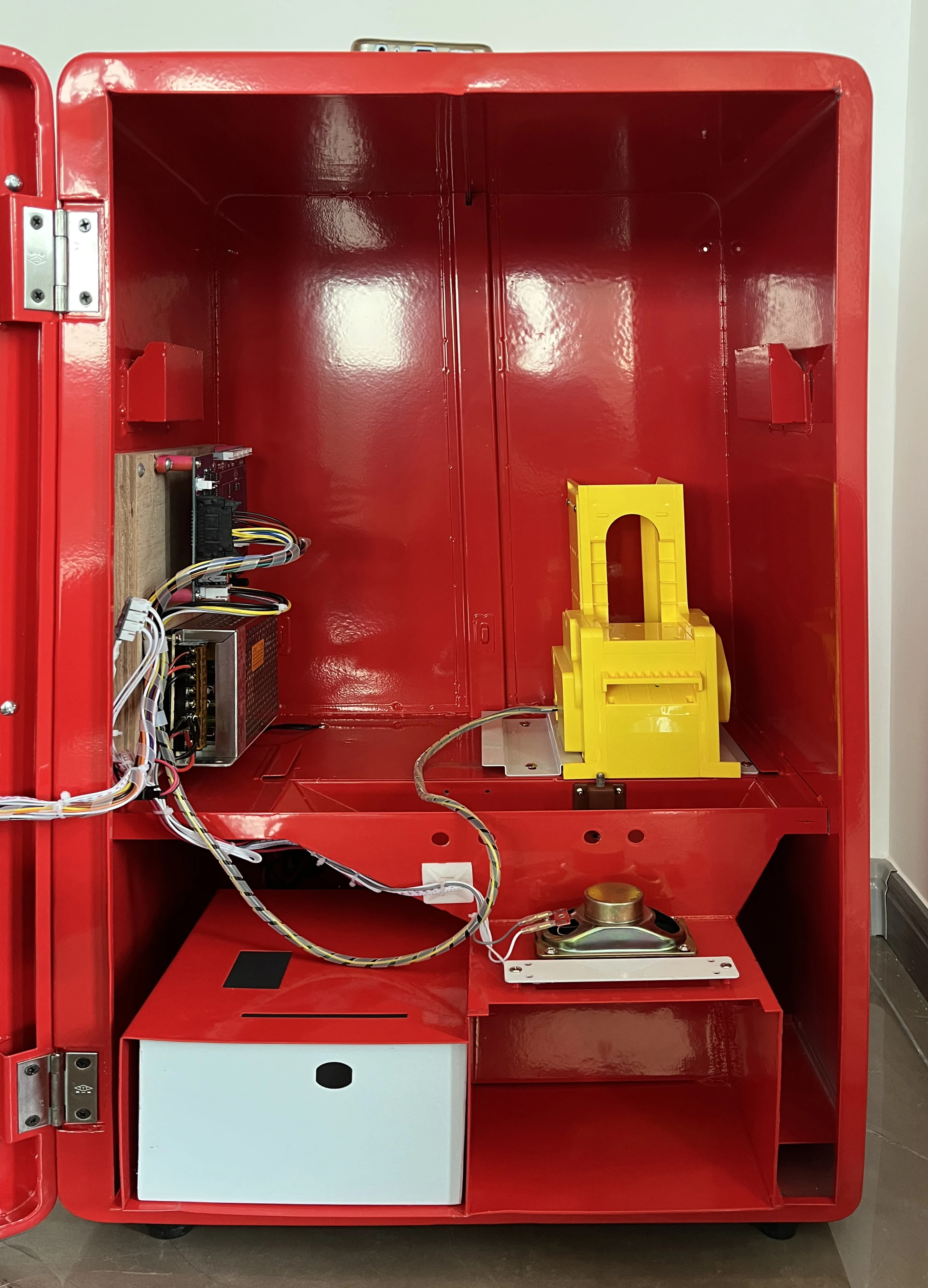 electric ticket/ tatoo/card/sticker vending machine