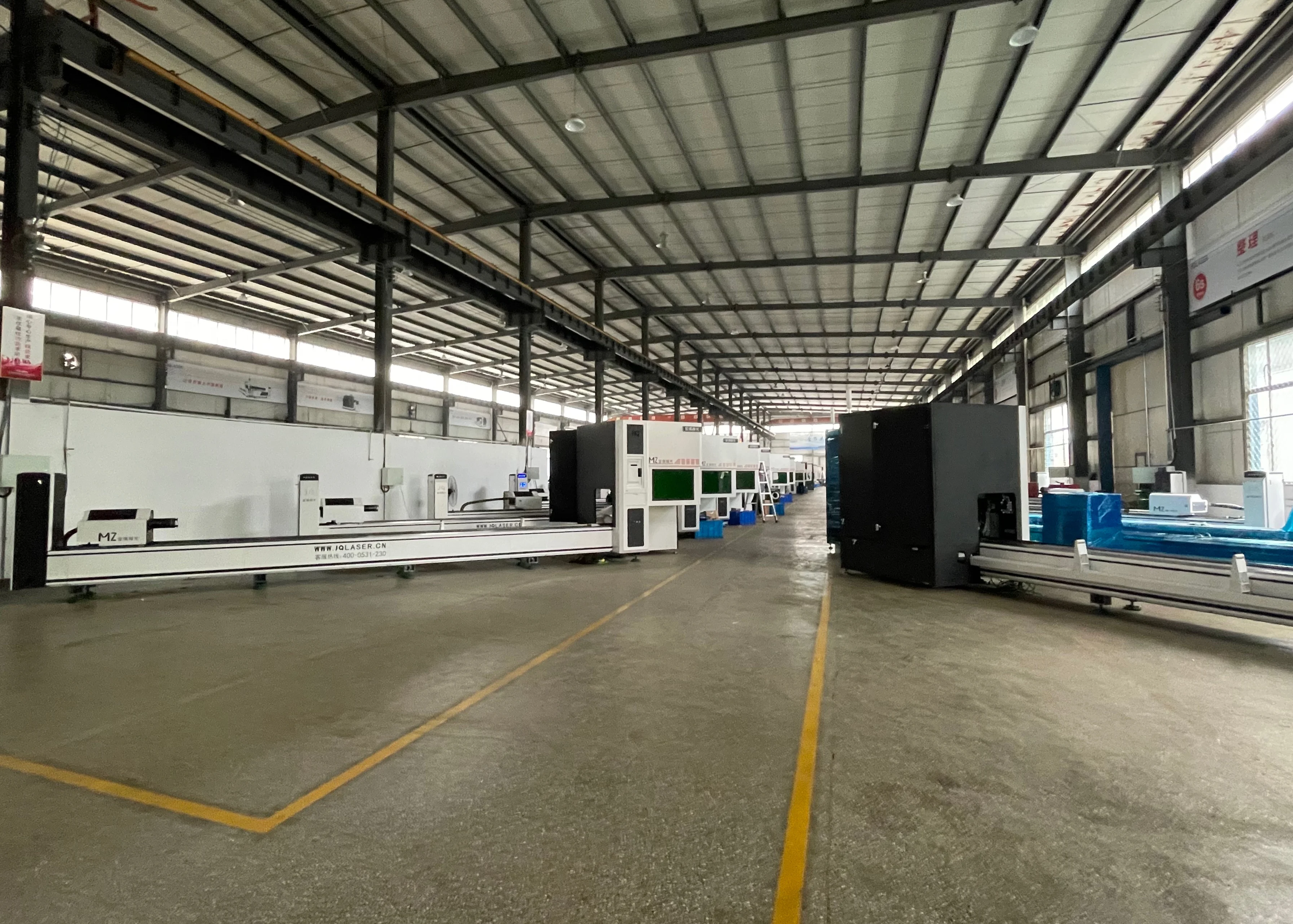 JQLASER  3000W 4000W 6000W  metal tube metal stainless steel 1500 watts fiber laser cutter machine