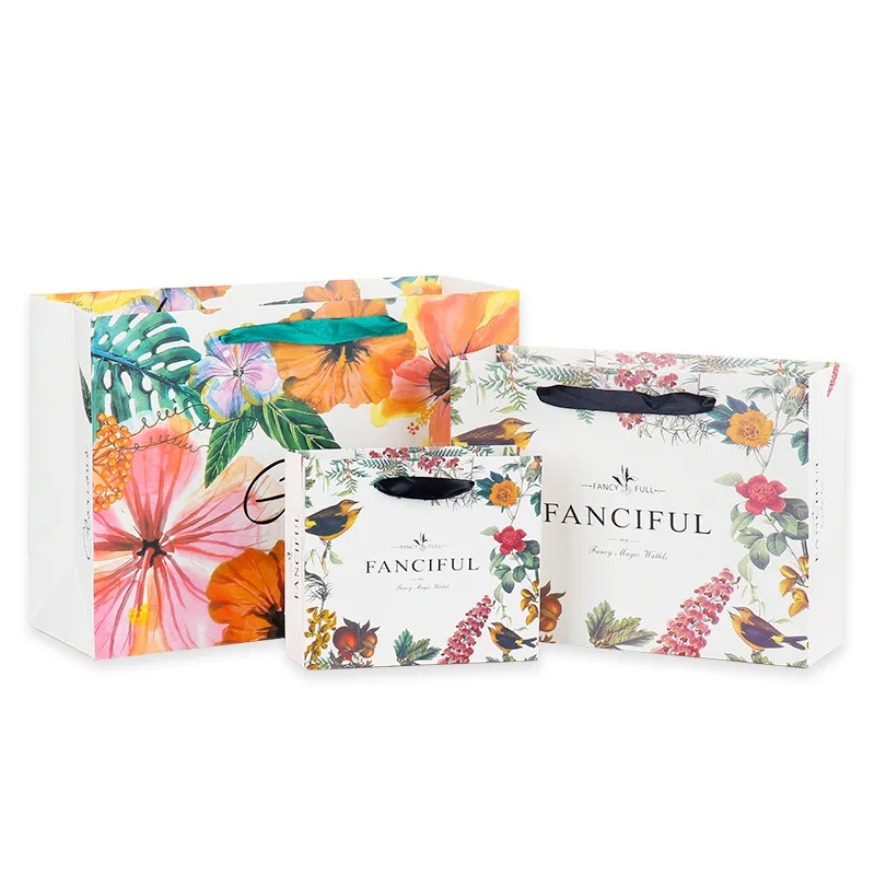 Recyclable white Kraft paper bag laminated luxury paper packaging clothes bag with handle for gift