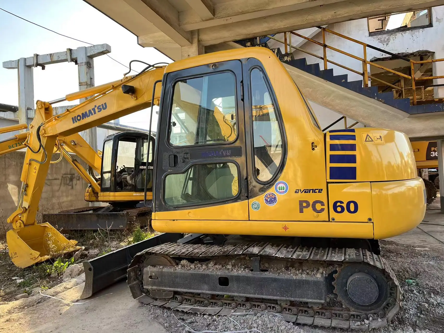 Reasonable Price Komatsu PC60 Construction 6Ton Bucket Capacity 0.37 Mini Used Hydraulic Excavator