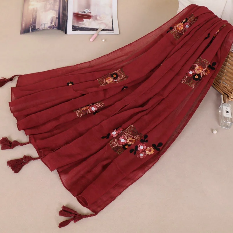 Fashion Bandana Arab Long Large Cotton Scarf Muslim Hijabs Scarf Floral Embroidery Shawl With Tassel