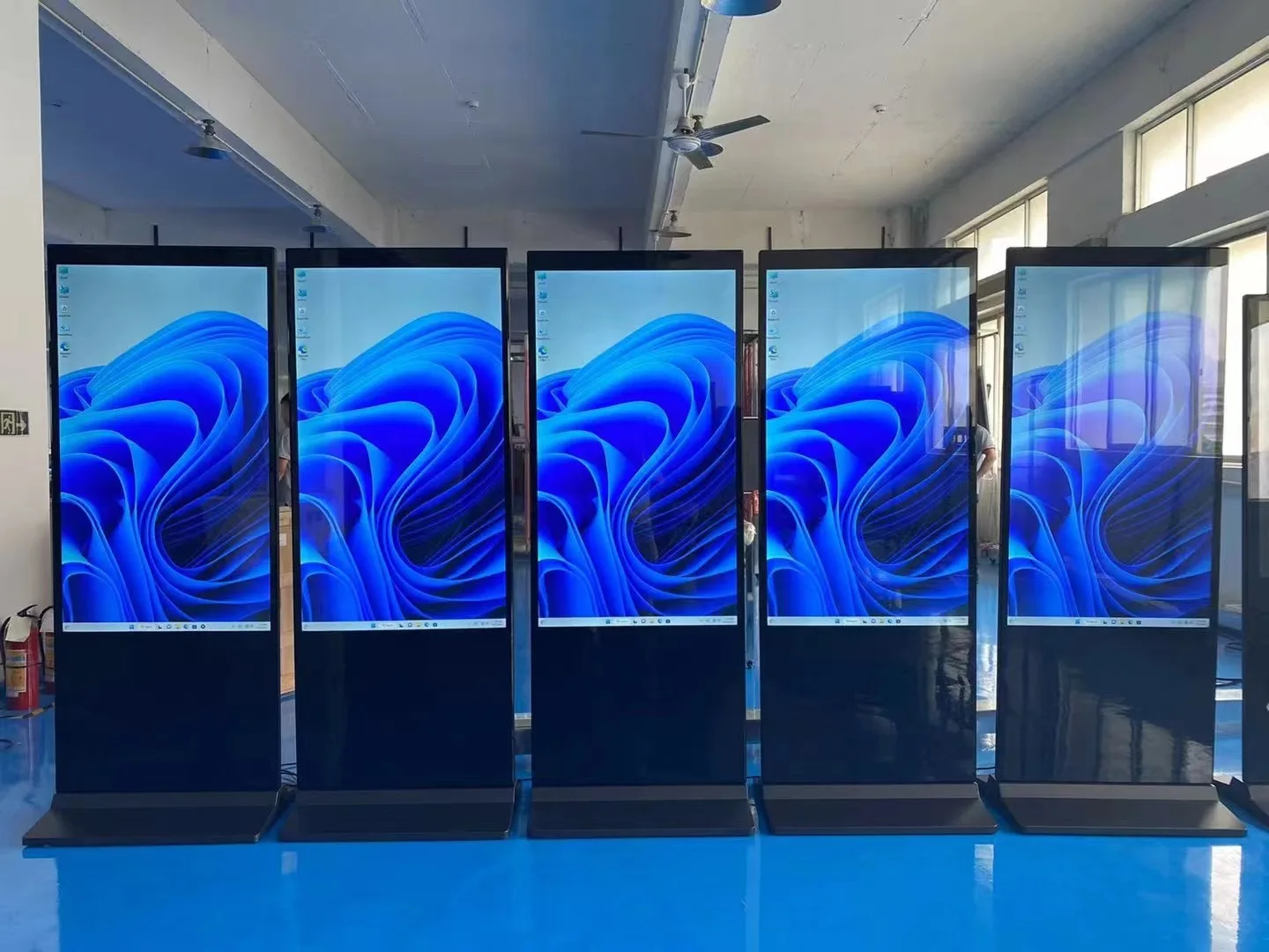 55/50/43 inch ultra thin multi media lcd digital signage totem advertising screens kiosk advertising 4+32g touch screen kiosk