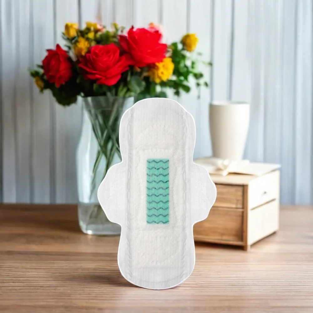 Оптовая продажа одноразовые ультратонкие дышащие женские гигиенические салфетки с анионным чипом подушечки в форме крыльев