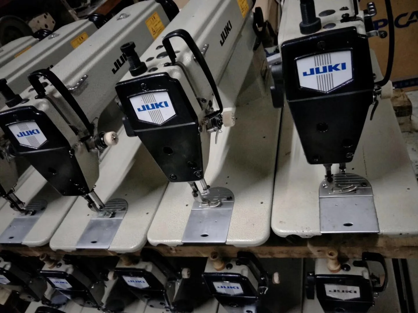 Used Jukis DDL-5550 good condition Single Needle Lockstitch Machine For medium-weight materials