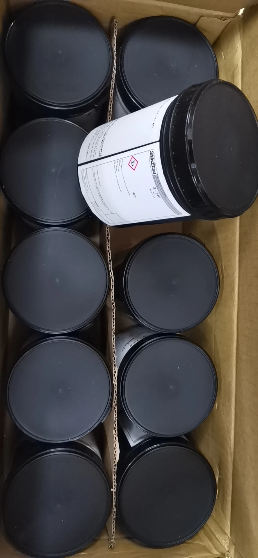 
ShinEtsu G746 1KG Thermal Paste Heat Conductive Silicone Fat High Temperature 