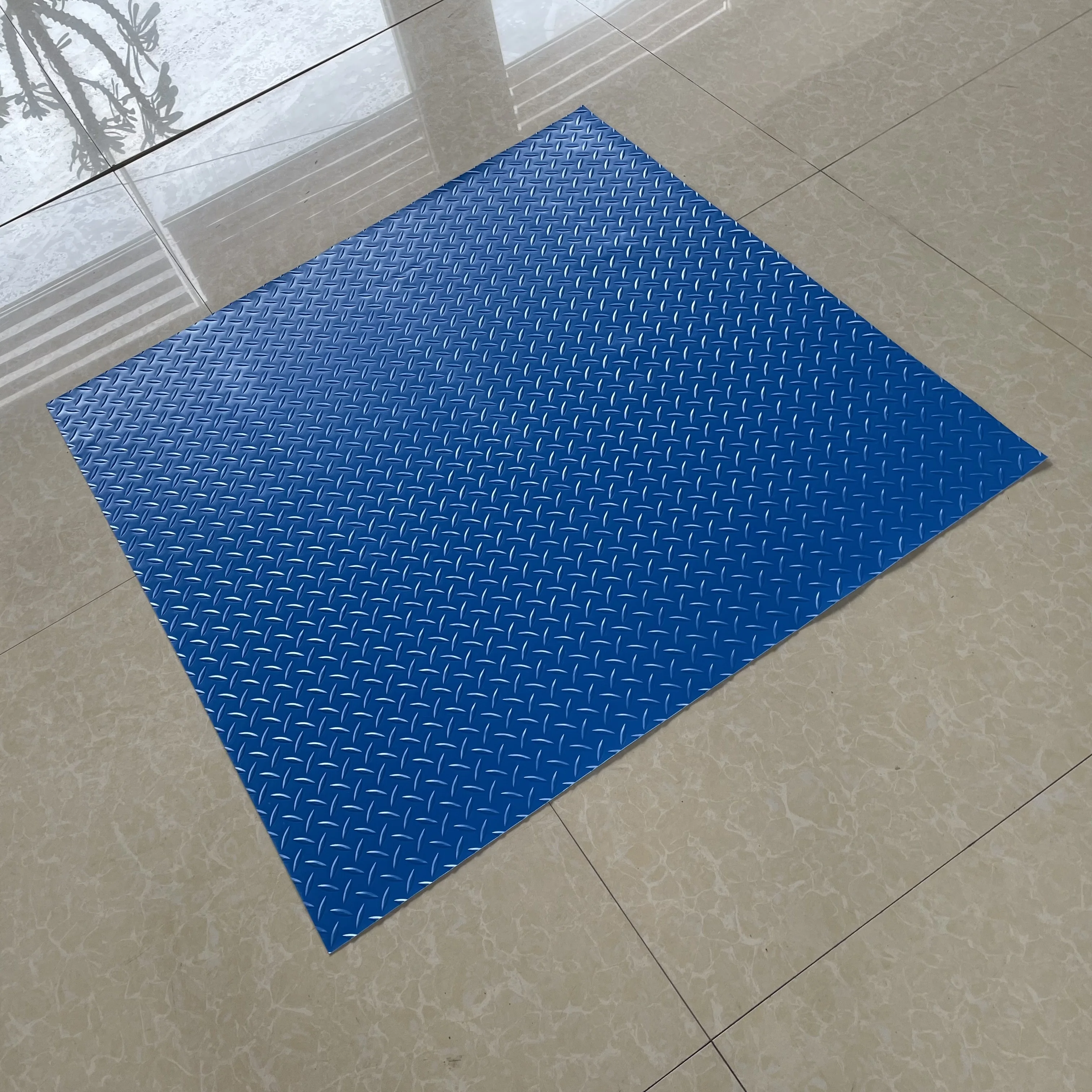 Износостойкий коврик для лестницы бассейна по индивидуальному размеру защитный ступенчатый с нескользящей текстурой