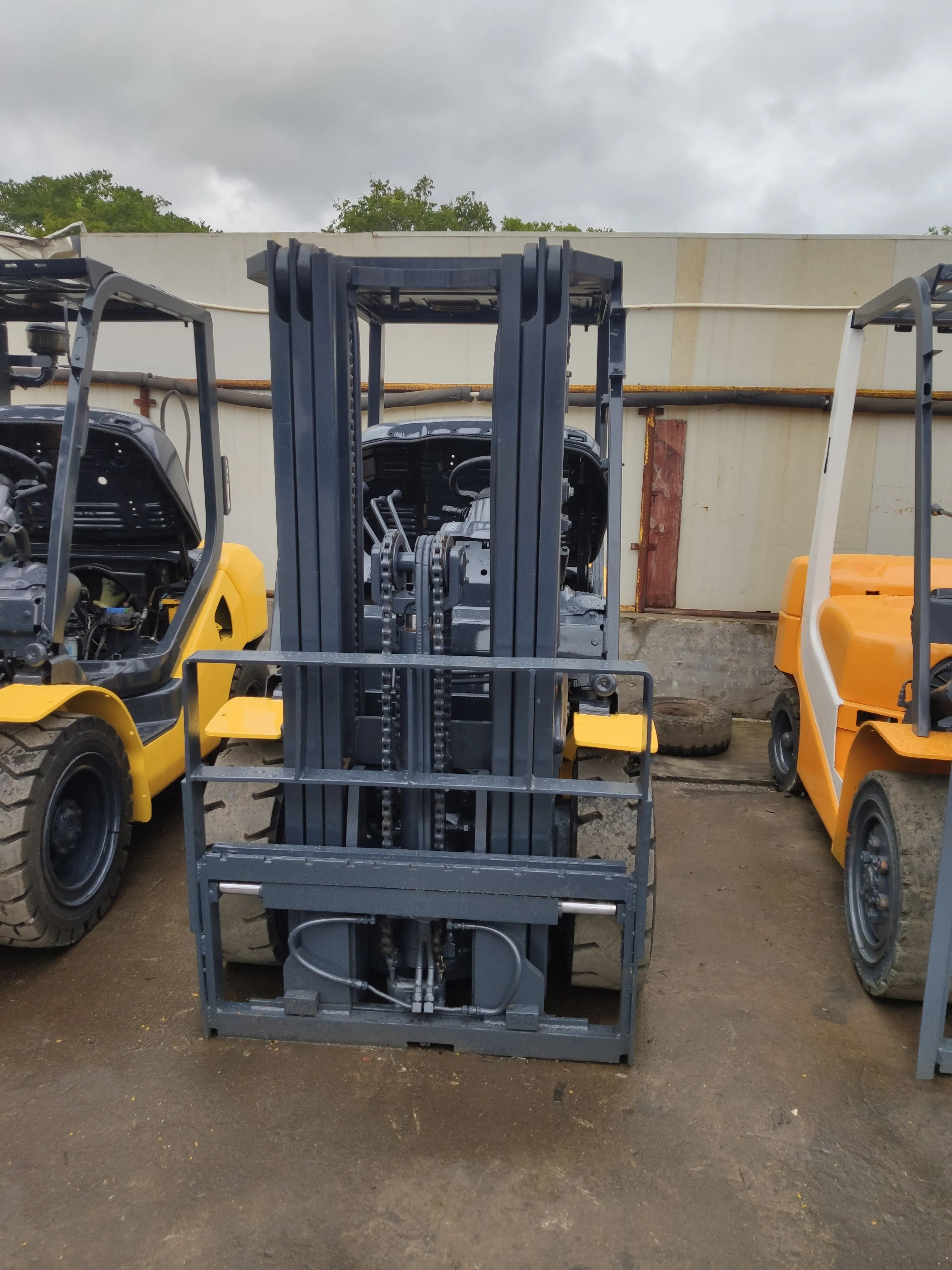used Komatsu FD30 3 ton 3tons 3ton original Japanese make forklift with 3 stages middle block