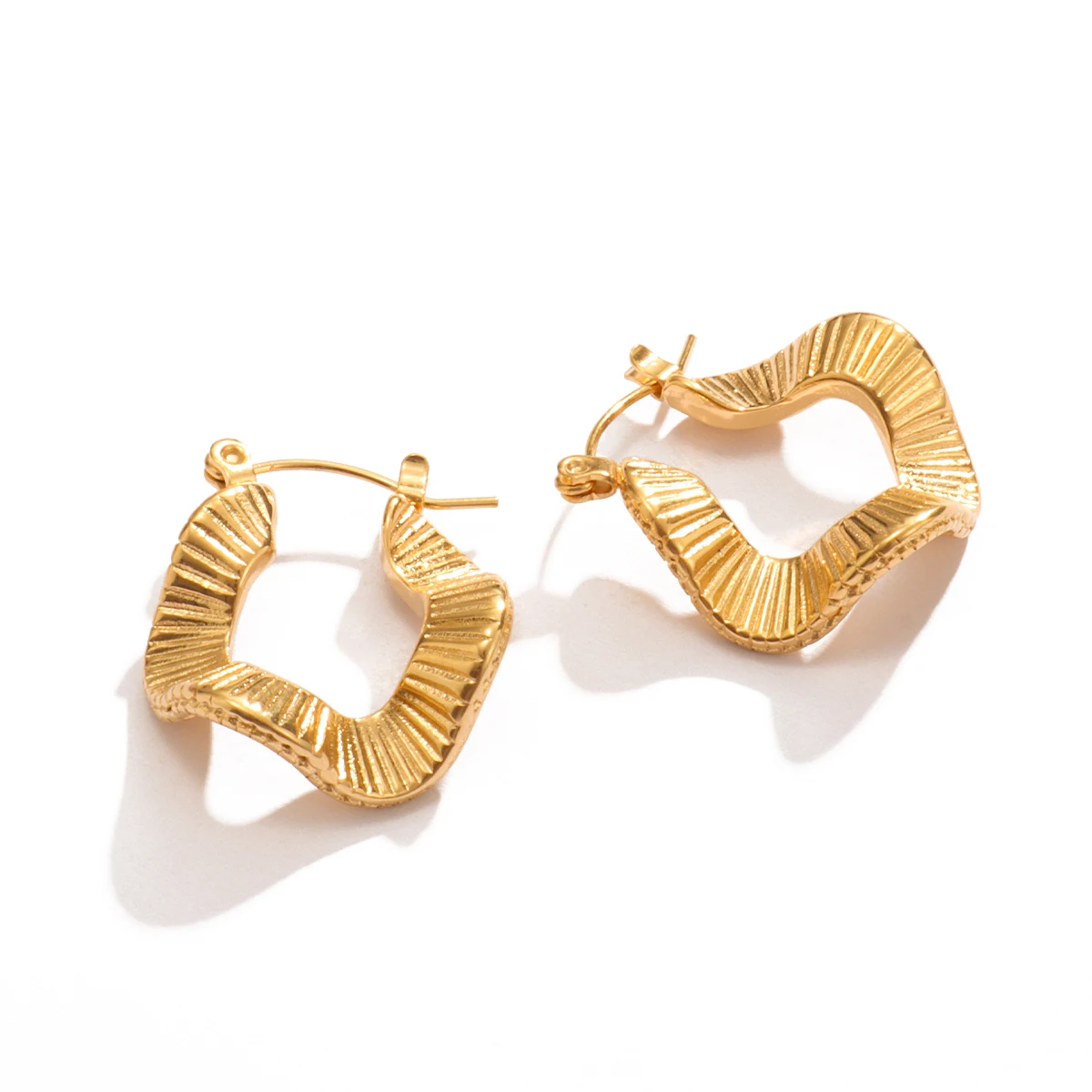 Hypoallergenic 18K Gold Plated Stainless Steel Circle Earrings Women Jewelry Creative Unique Wavy Shaped Hoop Earring Waterproof