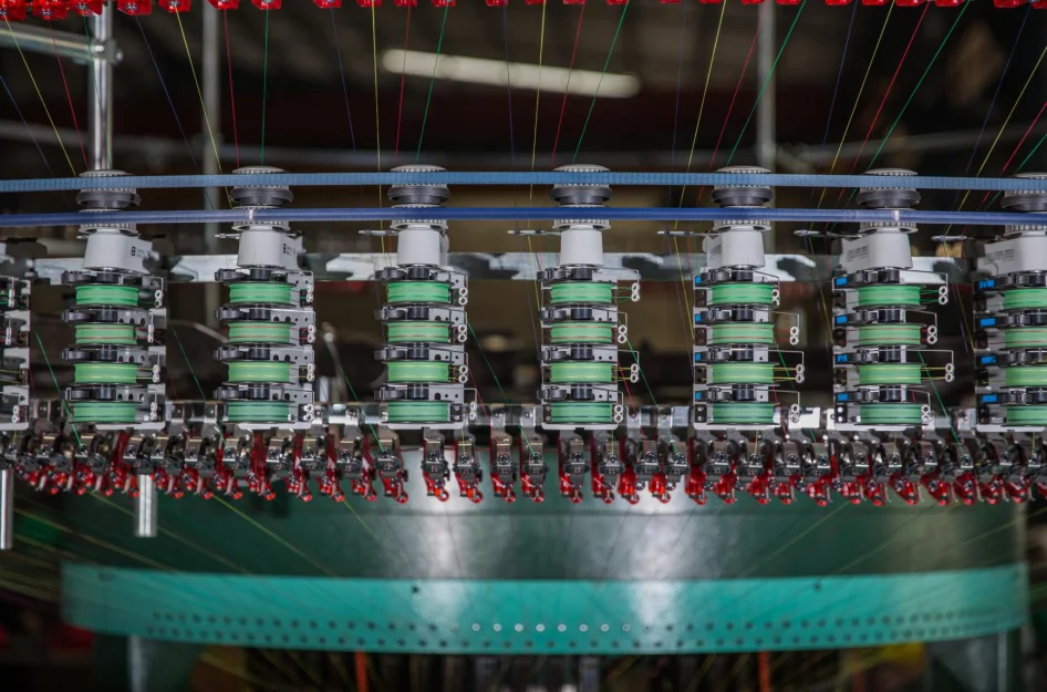 Новый дизайн, Электронная 4/6 цветная Автоматическая вязальная машина