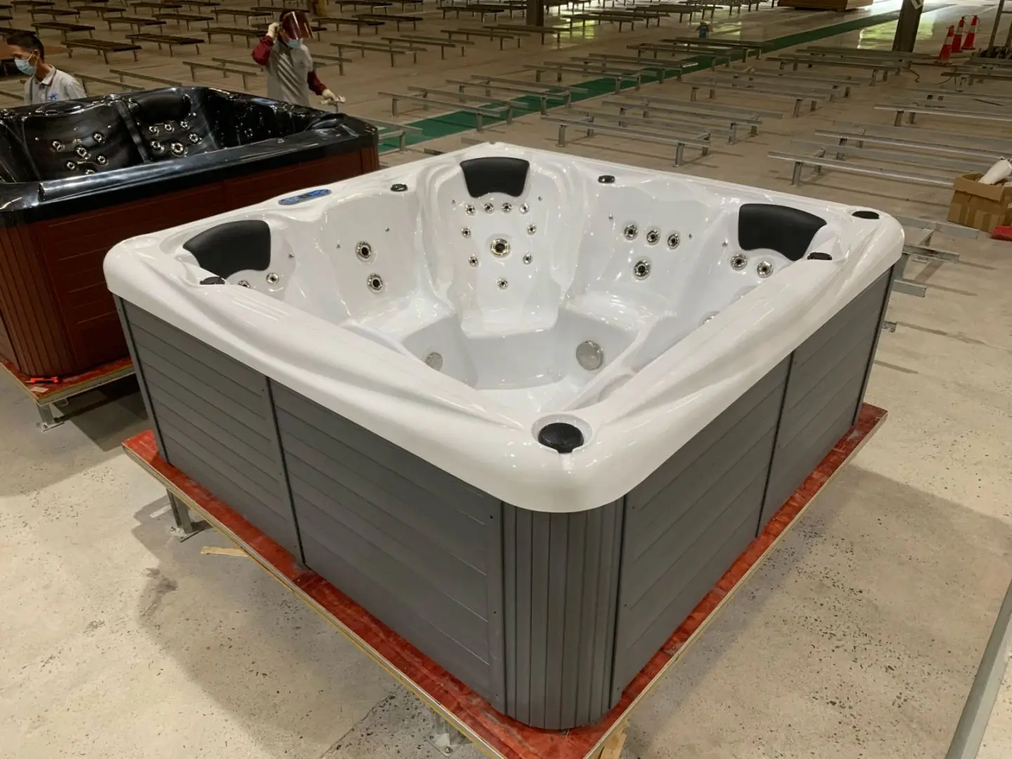 Outdoor villa massage hot spring bath acrylic smart constant temperature heating spa home big bubble pool