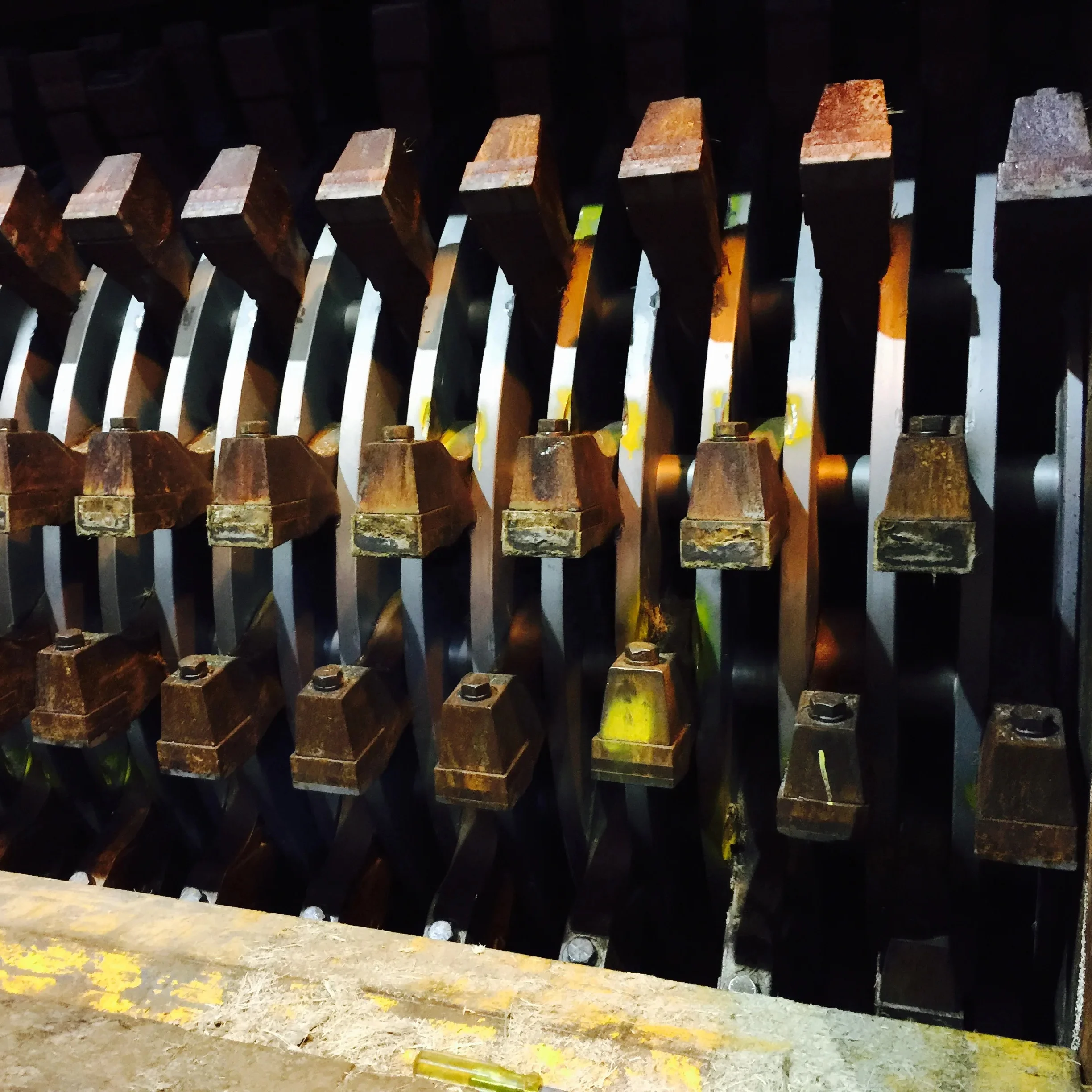 63HRC/700BHN cast white iron shredder hammer tips for Sugar Mills