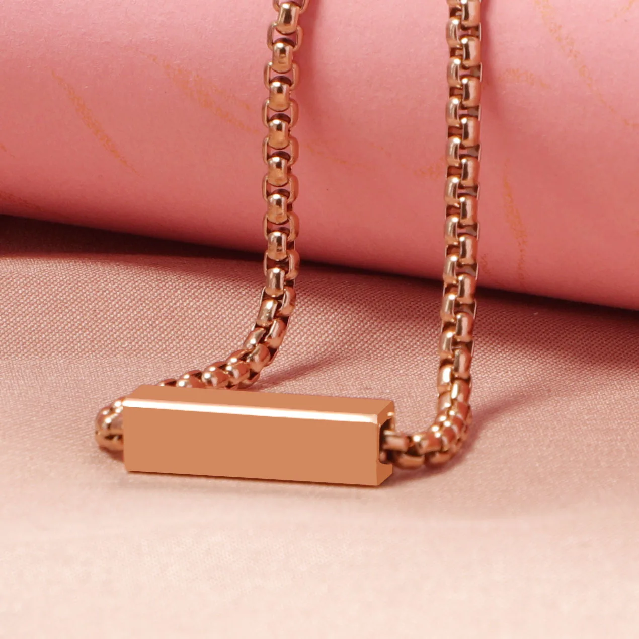 Fashion New Design Custom Logo,Corn Chain Square Tube Pendant Necklace For Women Lady Gift