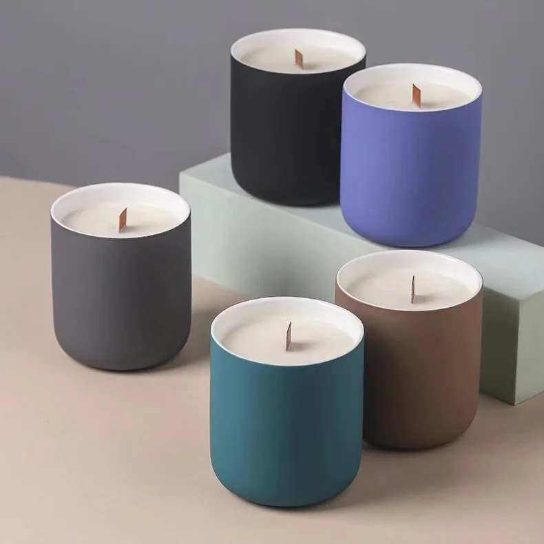 Custom Colorful  Empty Christmas Ceramic Clay Candle Vessels 10 Oz Decorative Matte Candle Jars For Home