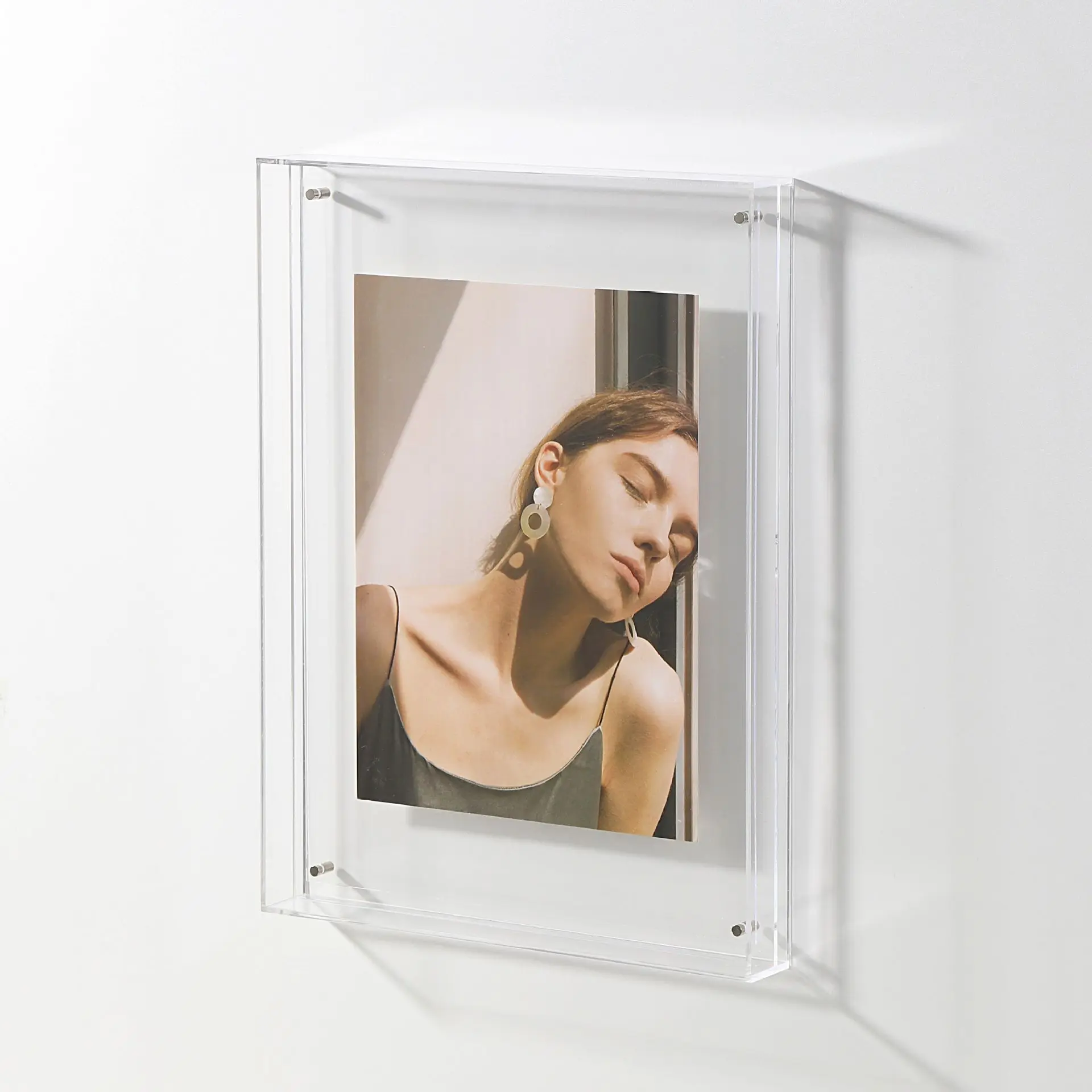 Custom Clear Acrylic Magnetic Floating Picture Display Frame Wall Mounting 6inch Acrylic Photo Frame