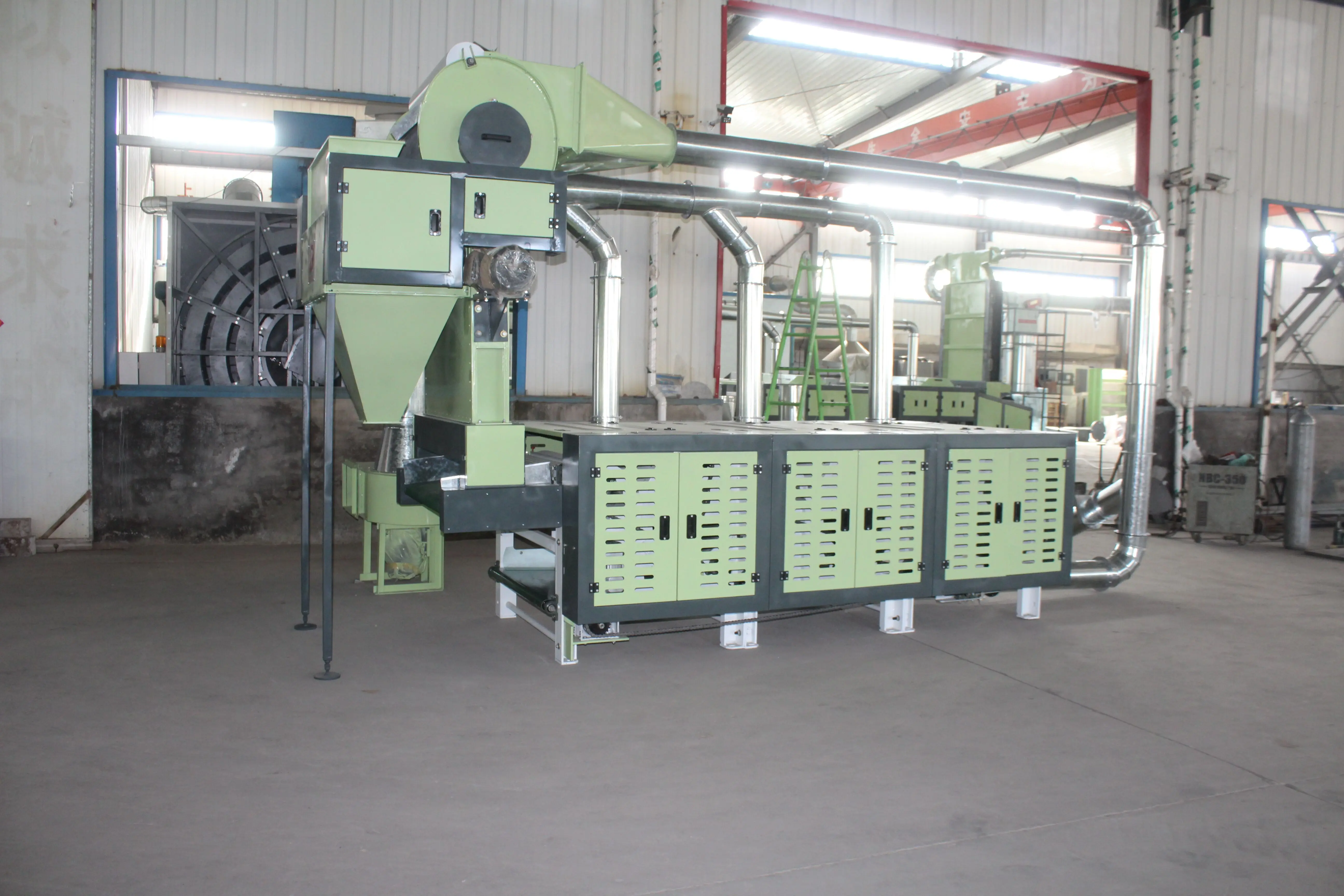 Airflow recovery machine recovers cotton fiber impurities