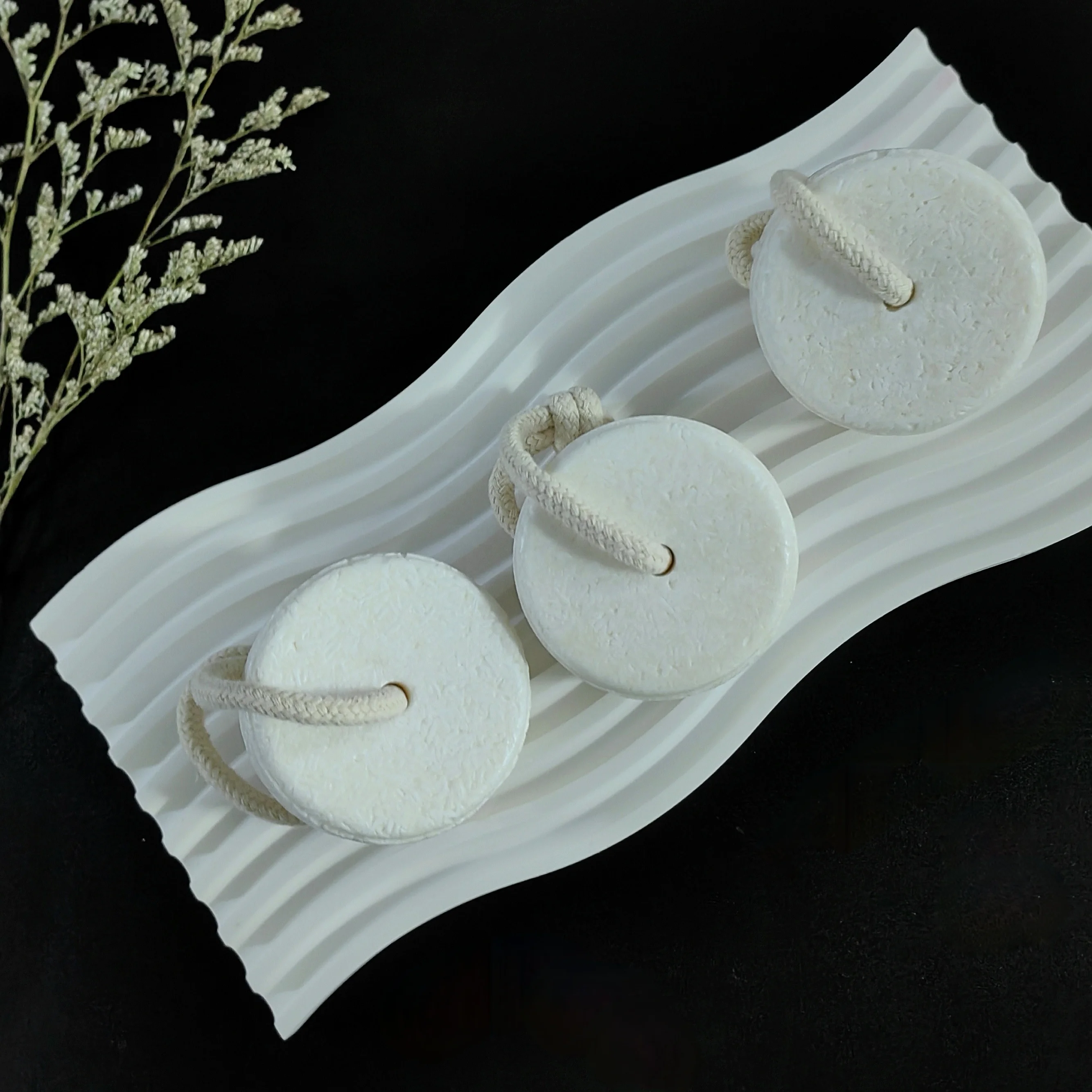 New Style Hot Selling White Handmade Strong Cleaning Power Toilet shampoo bar soap on a rope shampoo soap on a rope