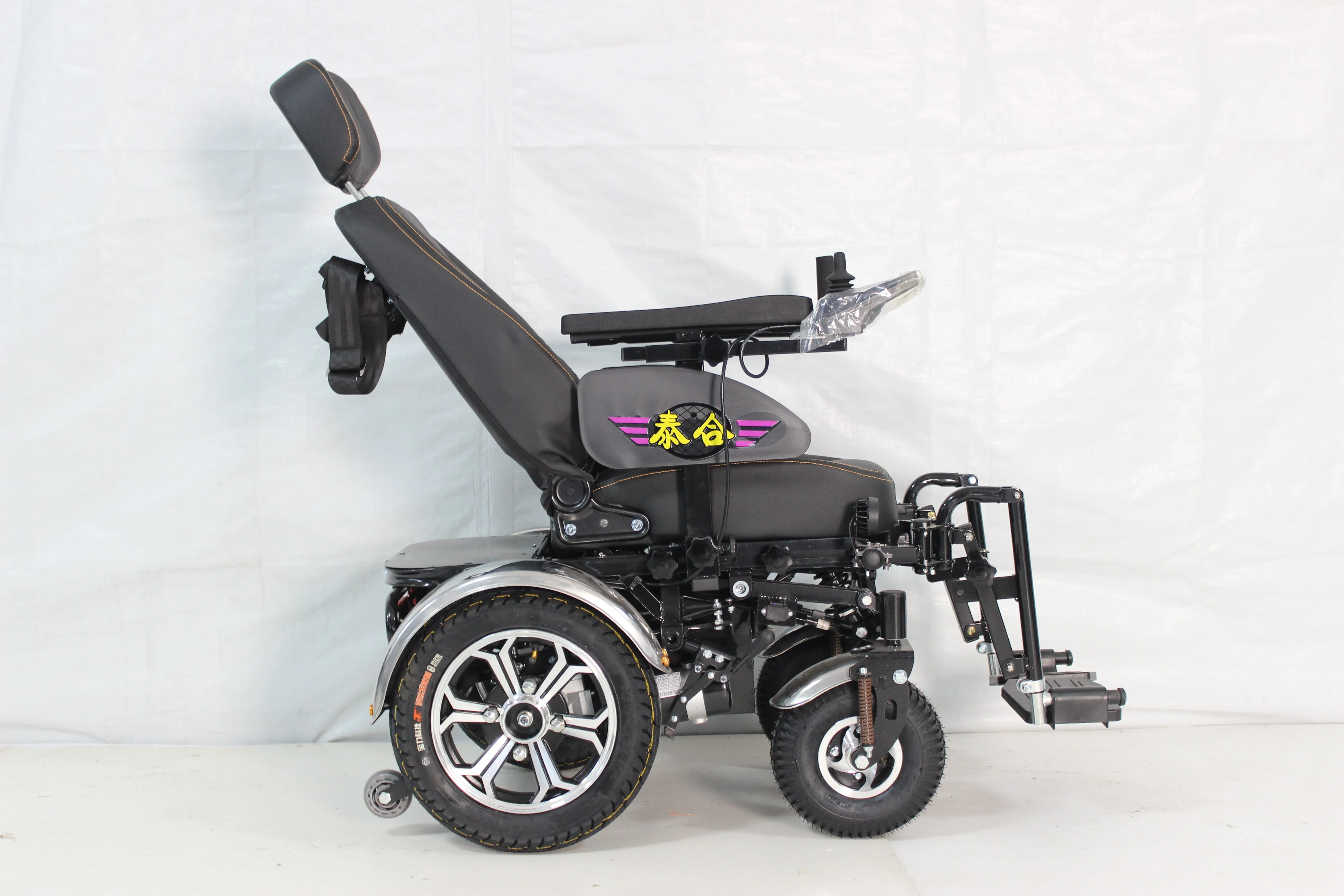 Luxury configuration electric wheelchair off-road wheelchair all terrain wheelchair for help adults and disabilities get around