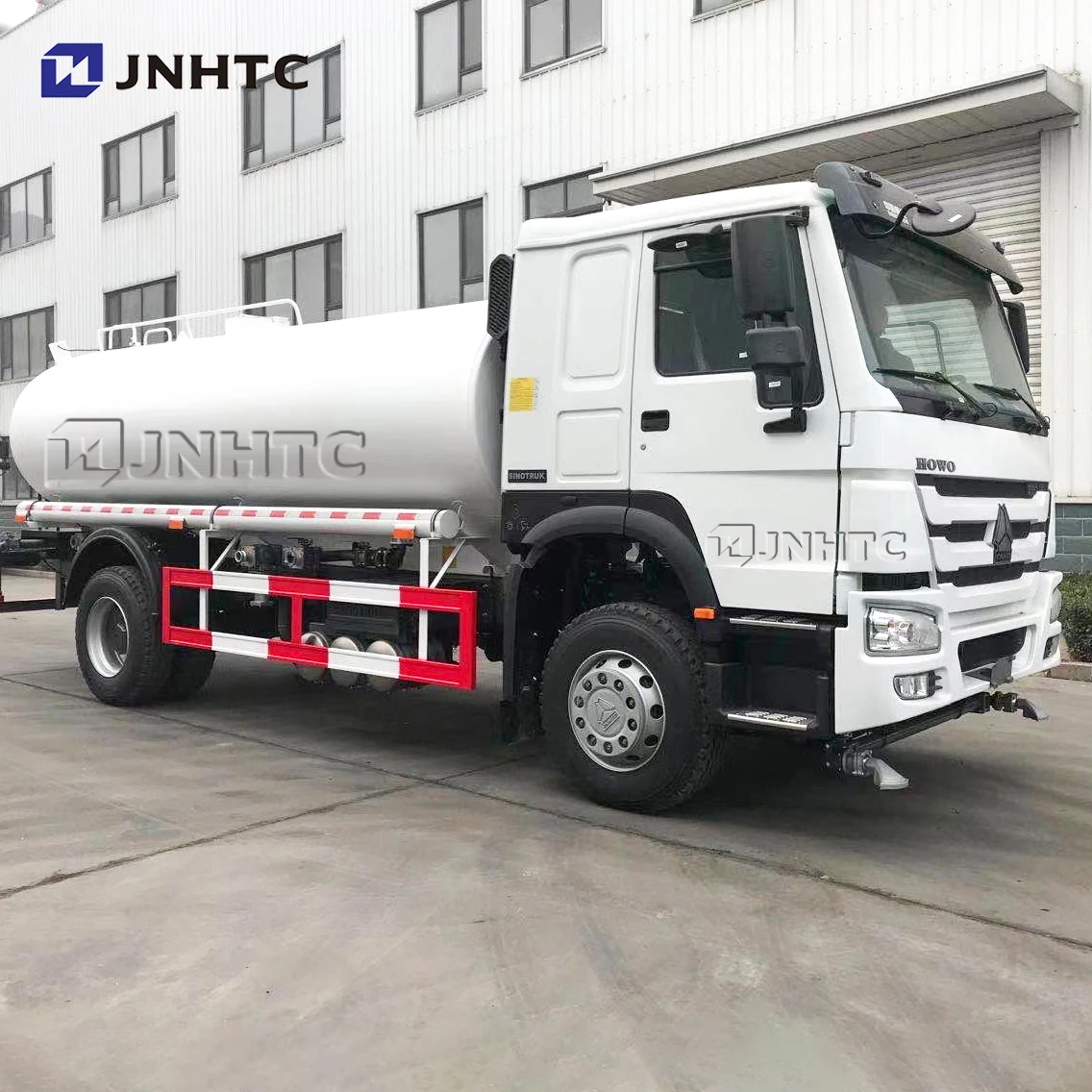 Sinotruk Howo цена танкер для питьевой воды распыляющий воду грузовик с насосом HOWO 6x4 Автоцистерна