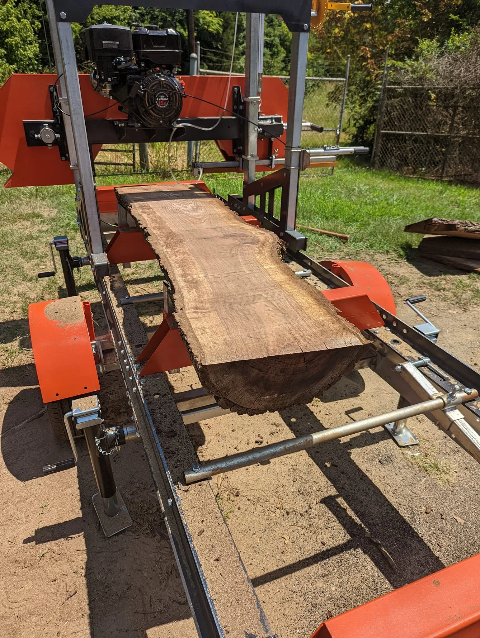 Huike Big log sawmill portable chain saw chainsaw mill with Trailer