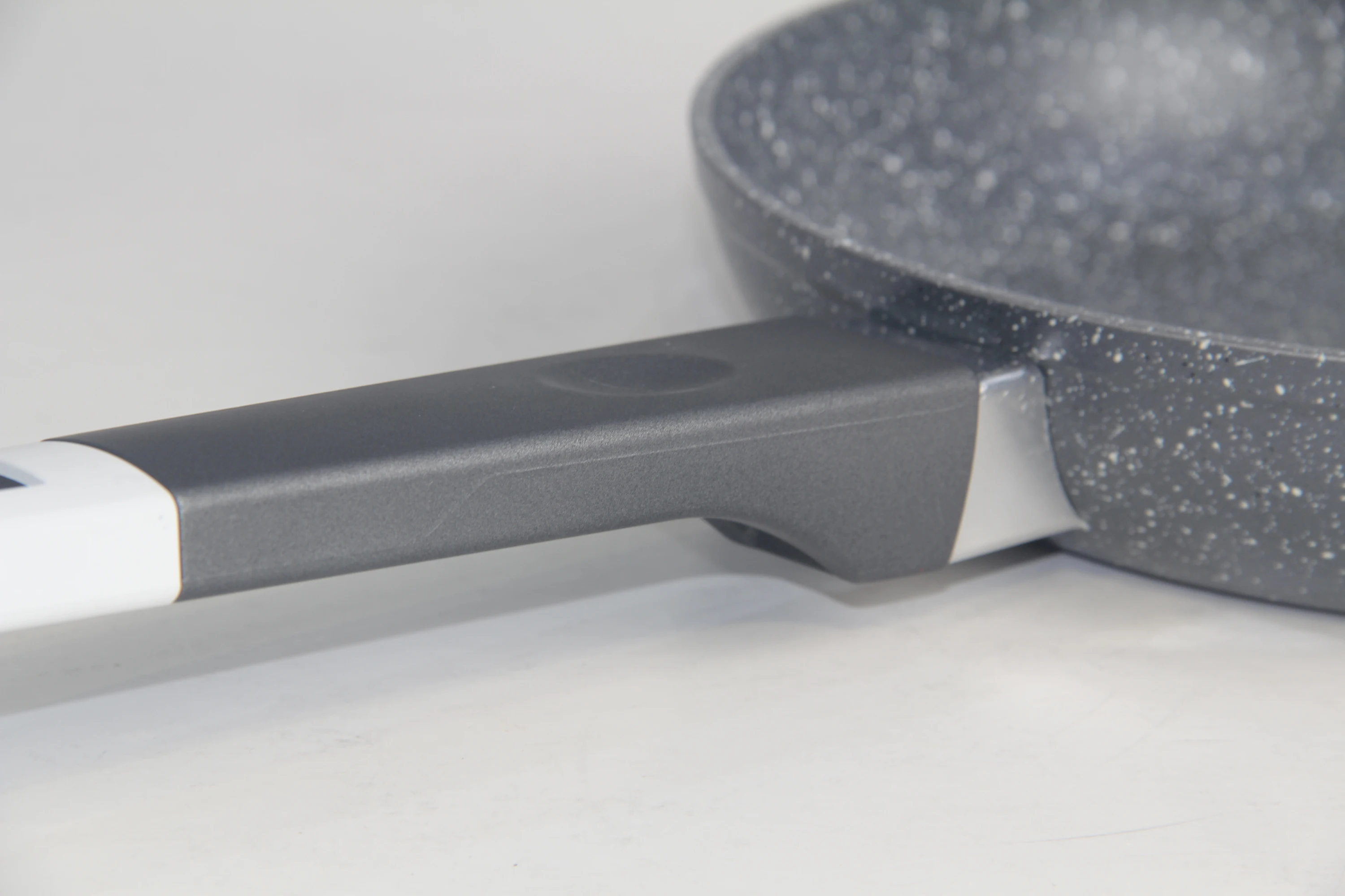 Marble Look Triple-layered Nonstick Coating Aluminum Forged Nonstick Frying Pan with Silicone Handle