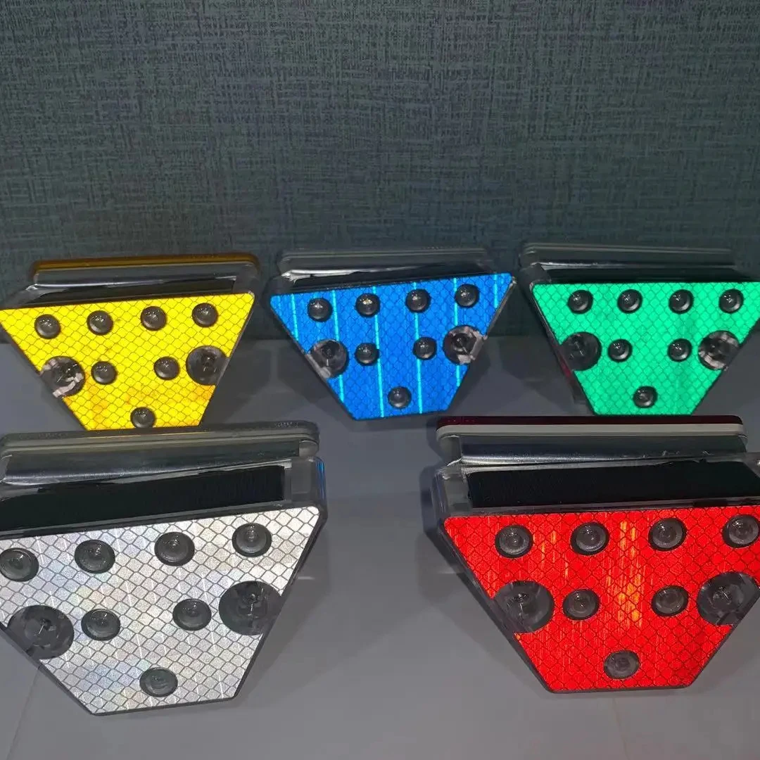 Светоотражающее ограждение для дорожного движения отражающее солнечное ТРАПЕЦИЕВИДНОЕ устройство световой отражатель солнечный