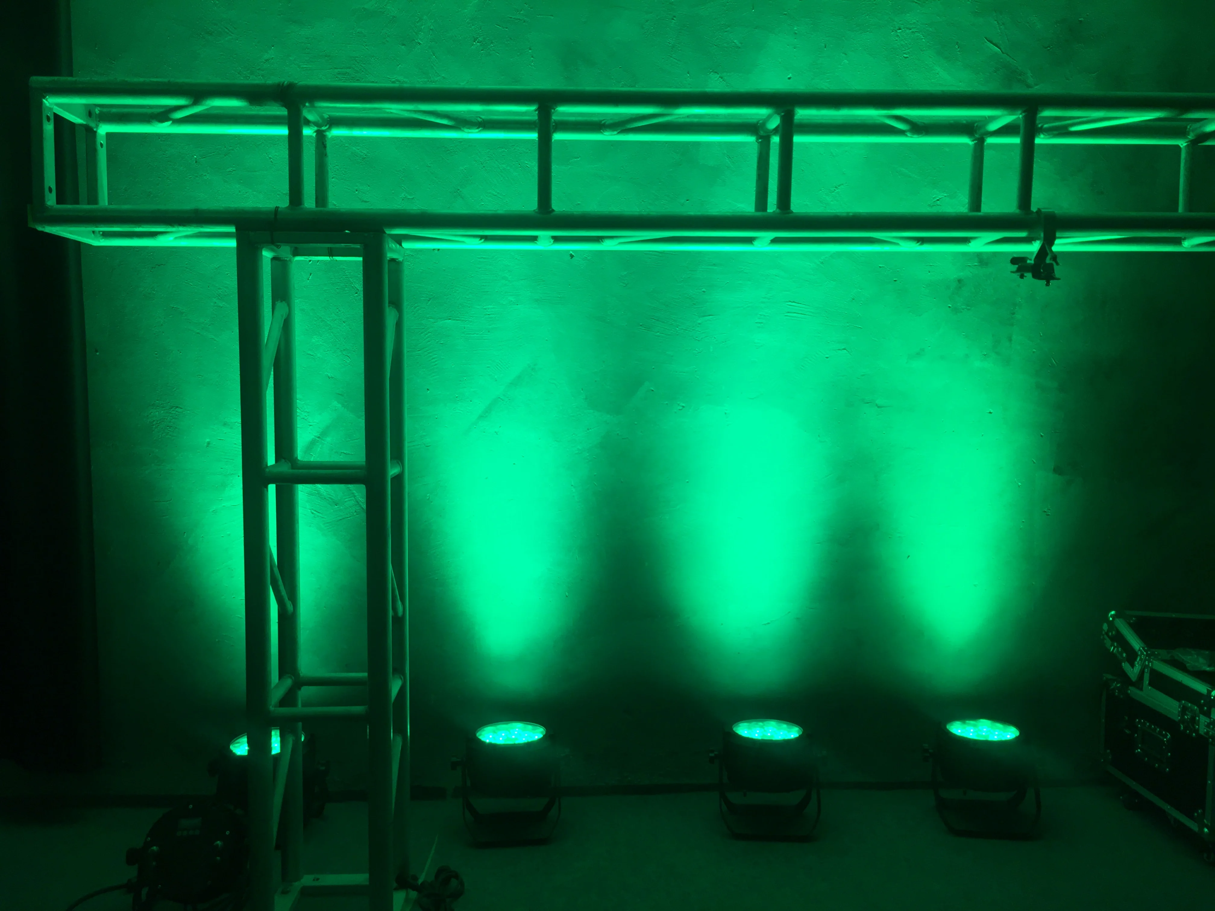 Winlite fanless 18x18w 6in1 RGBWA+UV aluminum flat par can light