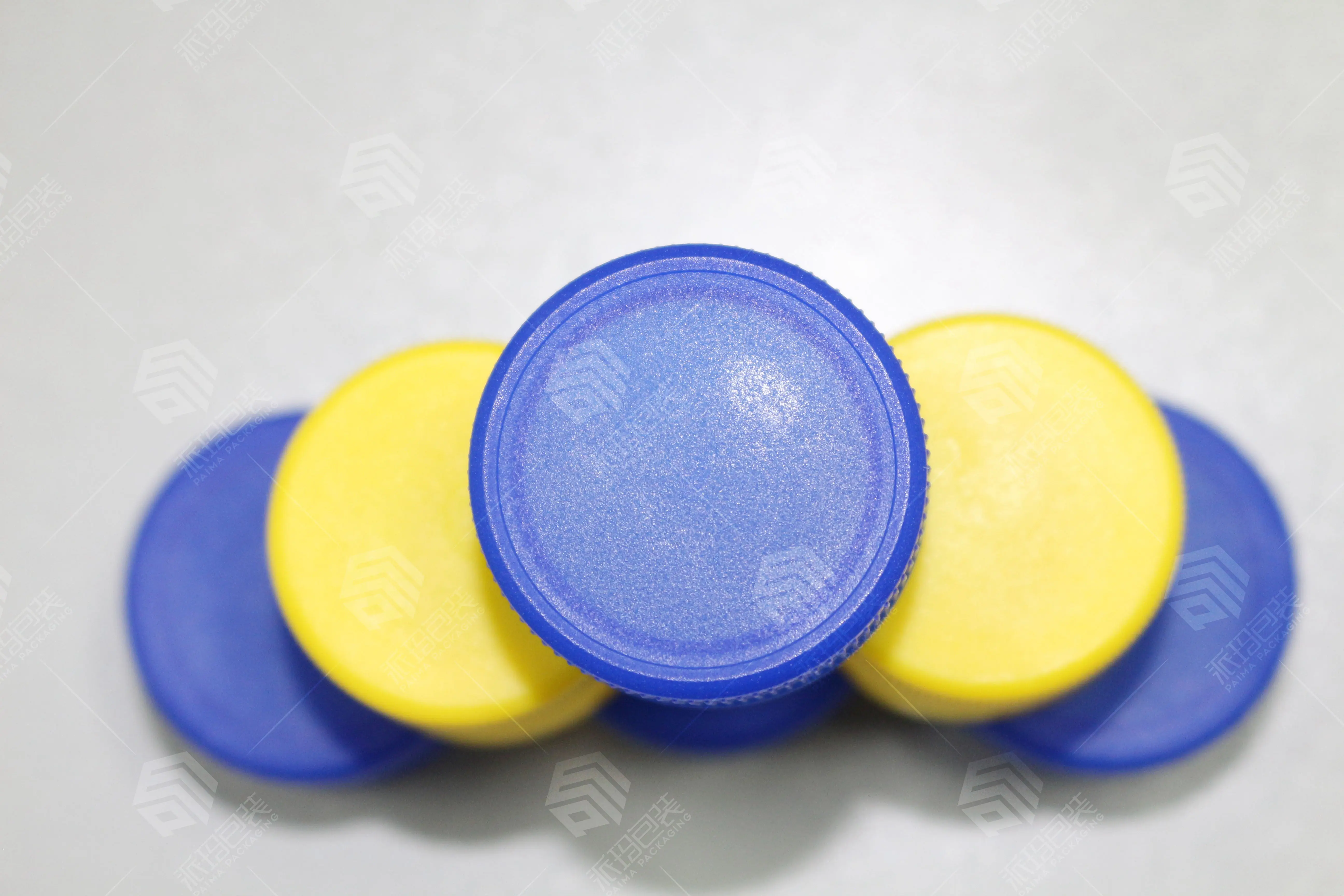 Custom Made PET Bottle Cap Plastic Screw Cap for water/beverage bottle