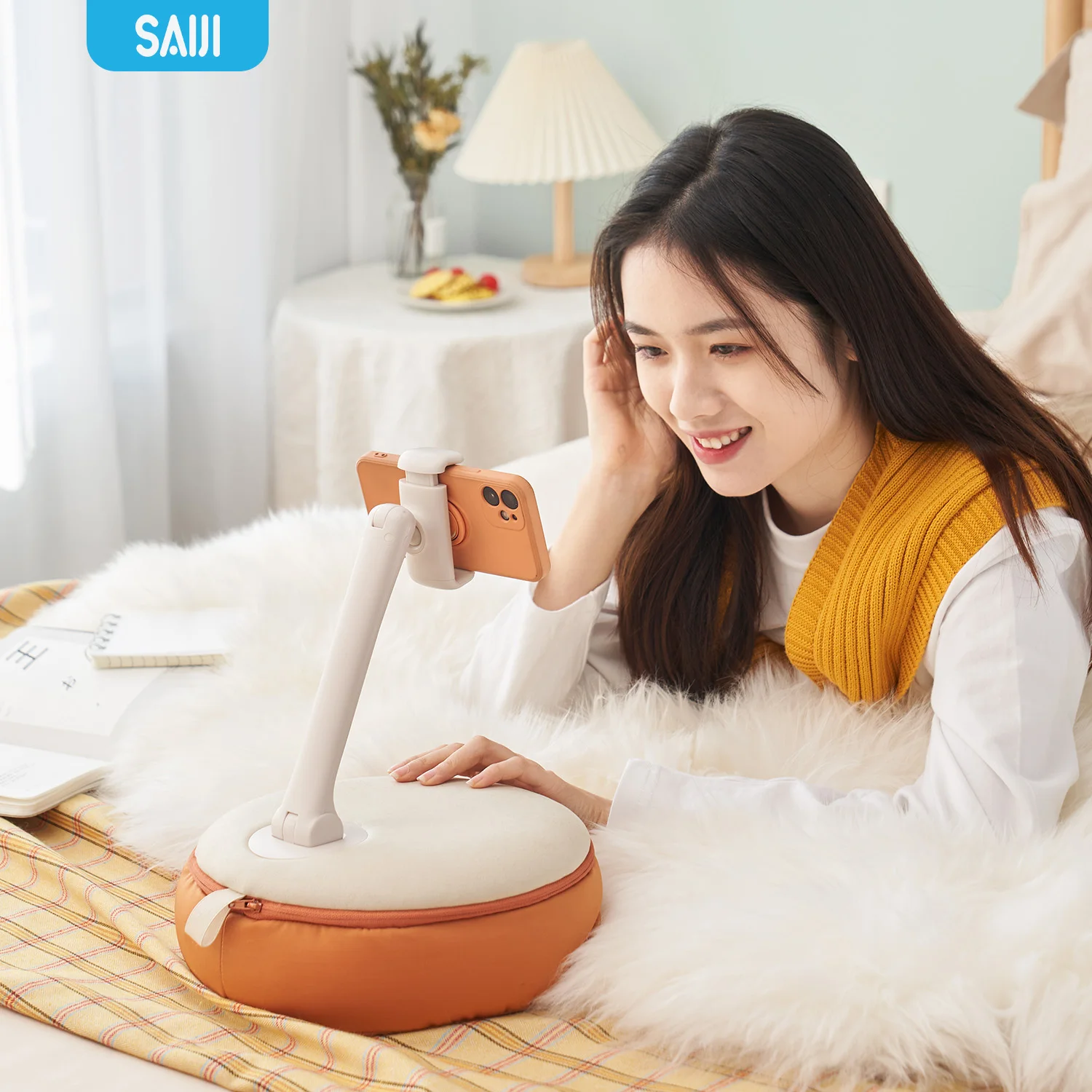 Factory wholesale new 2022  soft Pillow Stand adjustable mini size  desktop phone holder on bed sofa car phone accessories stand