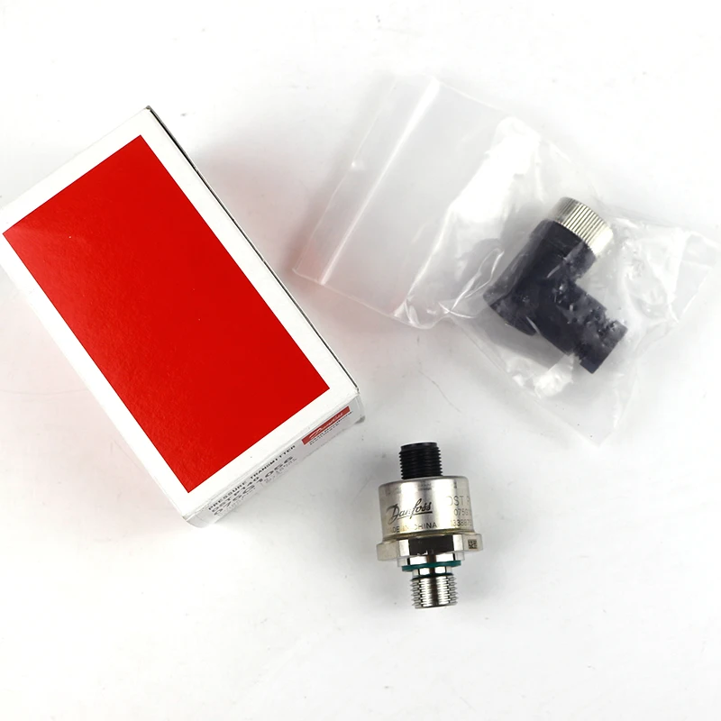 DST P140 075G1056 Danfoss pressure sensor 8-28V pressure transmitter 0~10bar brand new original DST P140 075G1056