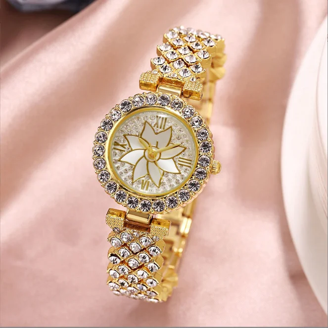 Ladies Watches with Bracelets Roman Word Fashionable Versatile Flower Plate Diamond-Encrusted Star Bracelet Watch