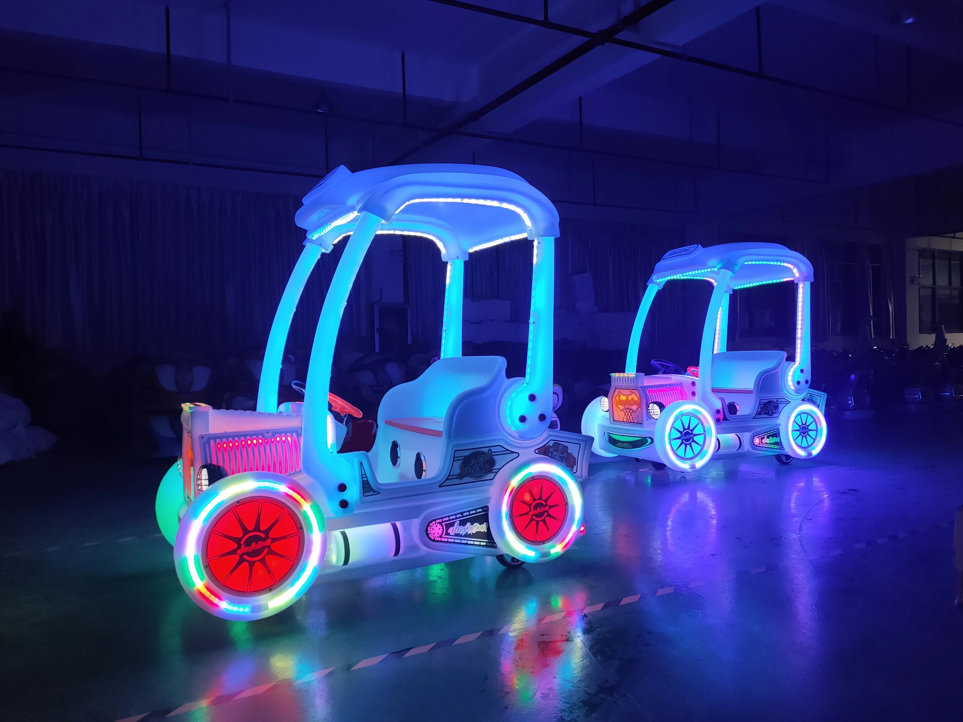New design kids game machine roof vintage battery electric bumper cars supplier for sales