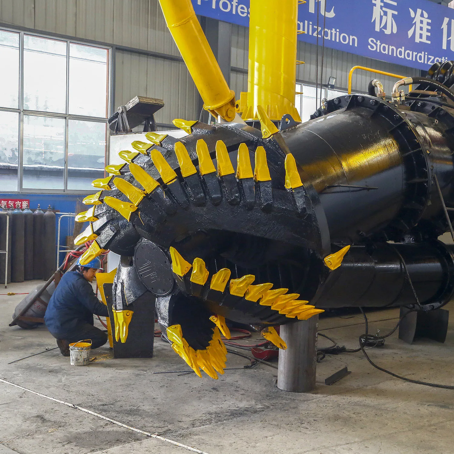 China Manufacturer CSD450 Capacity 4000m3/h 20m Depth 18inch Sea Port Building Dredging Cut Suction Ship