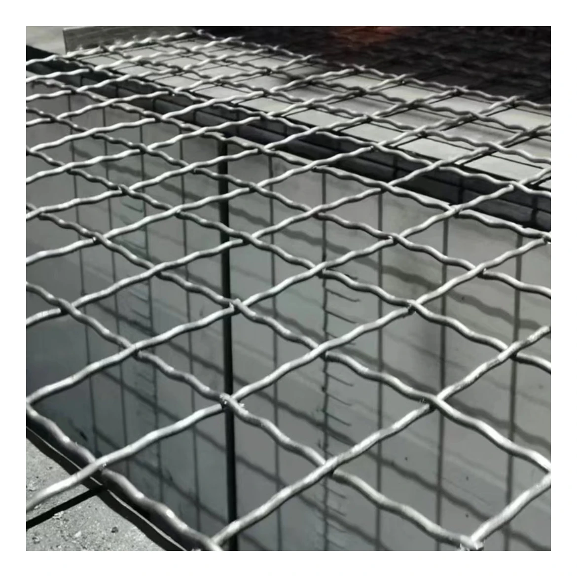 Заводская оригинальная упаковка металлических панелей армирования бетонной арматуры сварной проволочной сетки забор