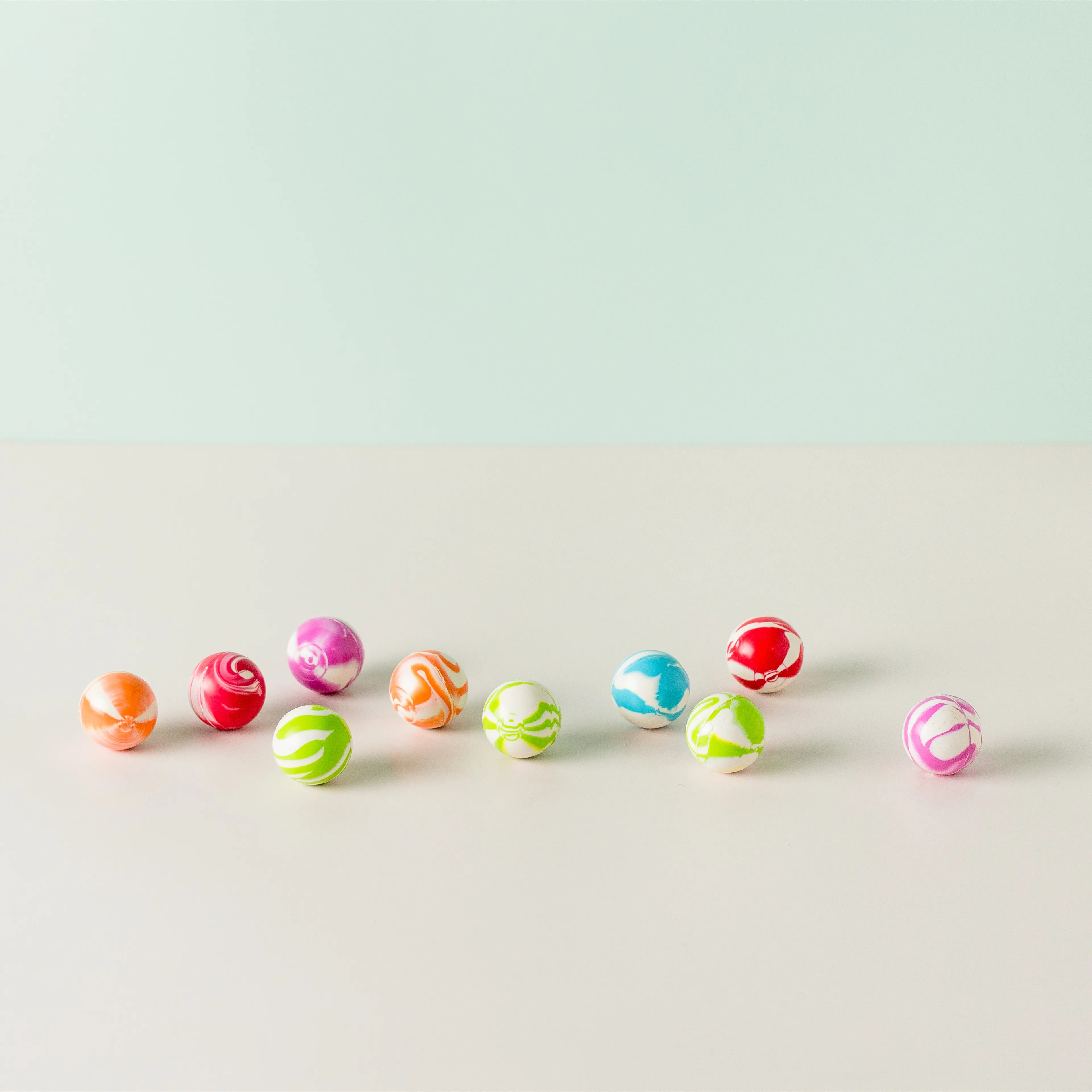 
Popular design 32mm rubber solid color marble jumping oem bouncy balls for sale 