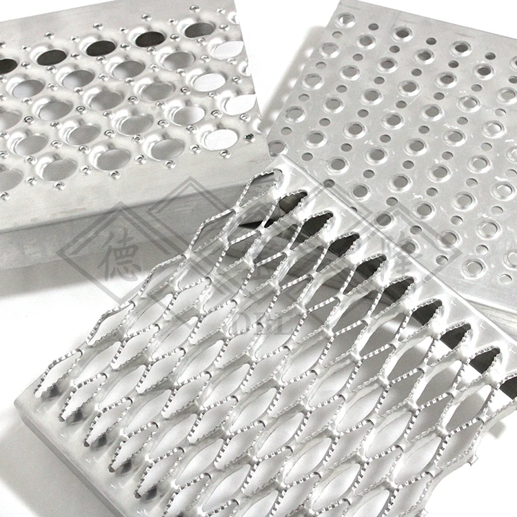 Anti Slip Gal Steel Diamond Stair Treads Plank for Sky Bridge Platform