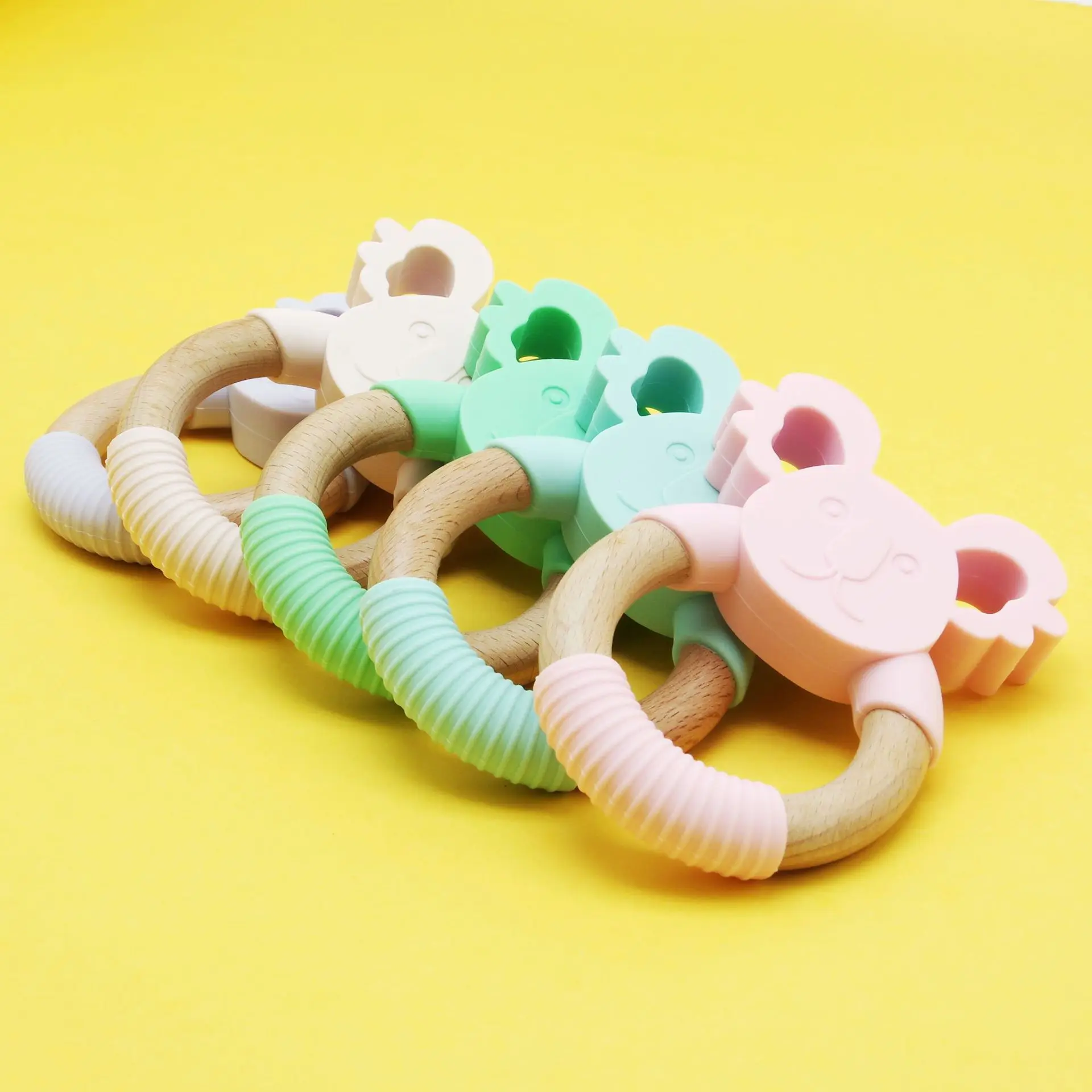 Custom bpa free soothing animal koala baby chew toys wood ring silicone baby teether