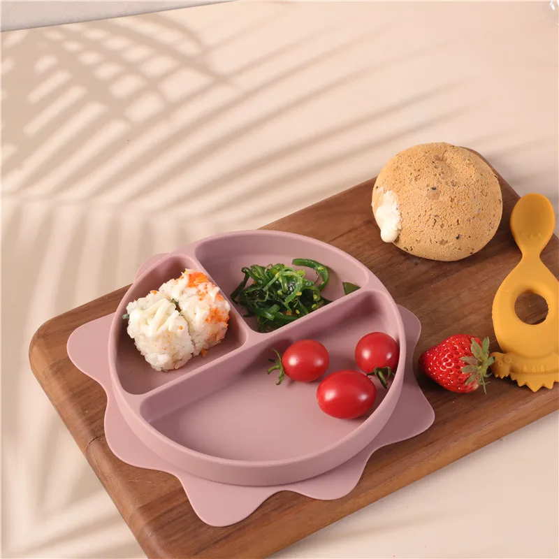 Hot Selling personalized Silicone Baby Feeding Set Waterproof Safety Silicone Baby Bibs Easily Cleaned Silicone Plate and Bowl