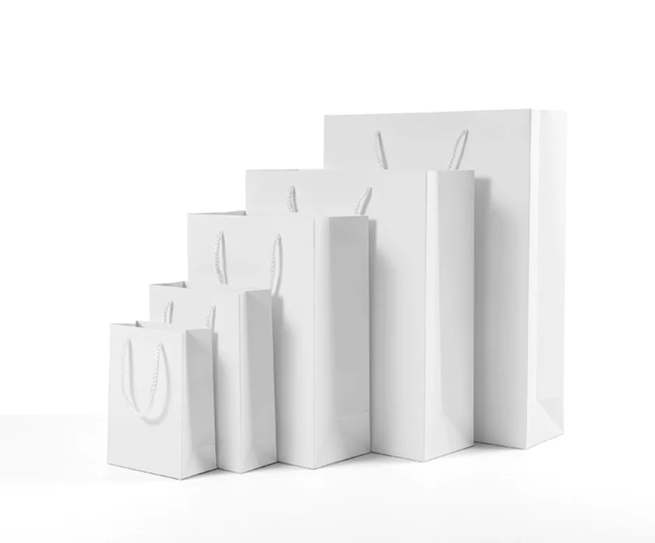 Высококачественный многоразмерный индивидуальный бумажный подарочный пакет для покупок разных цветов упаковочный с ручкой