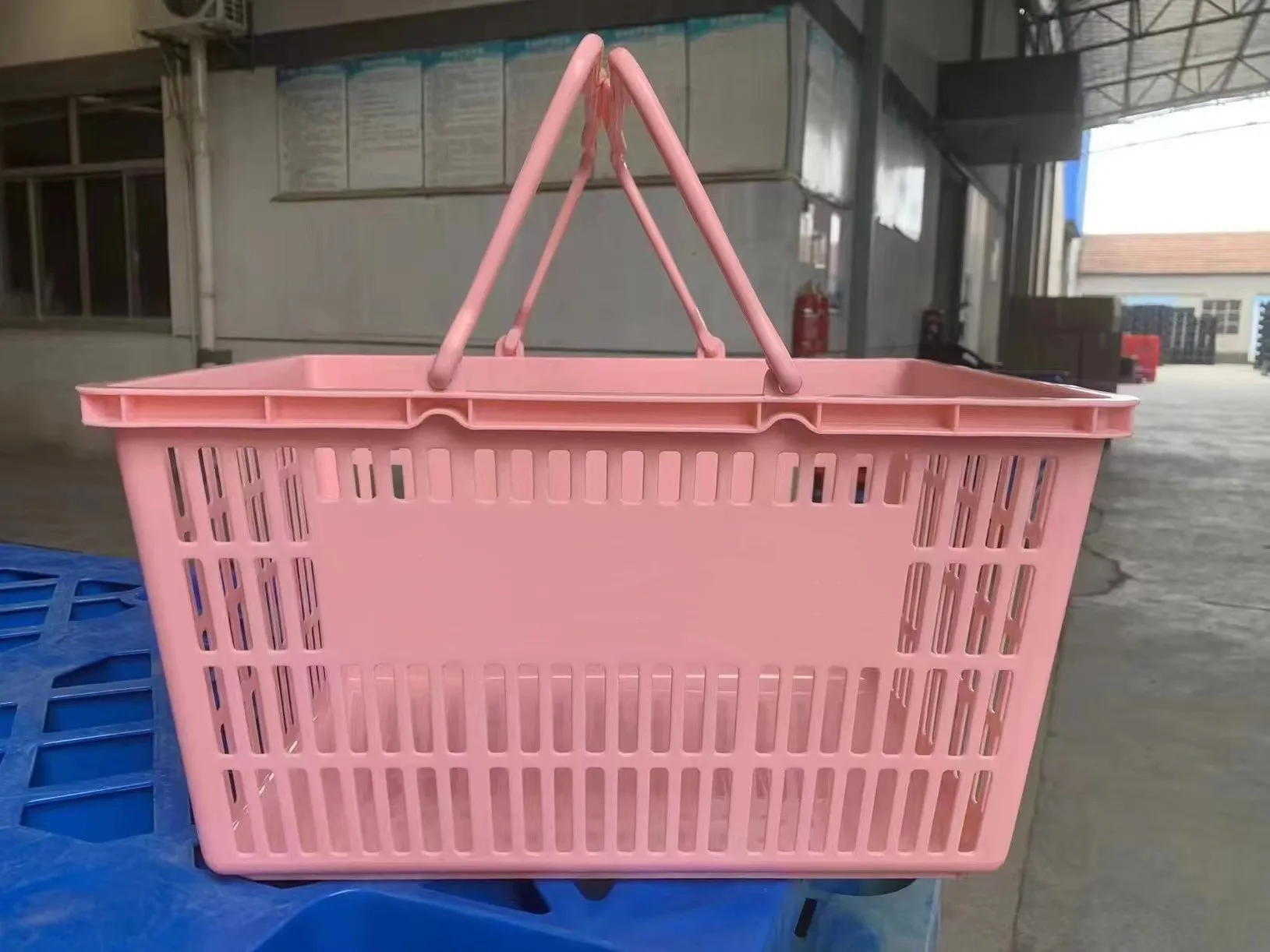 High quality customizable LOGO supermarket white pink shopping basket
