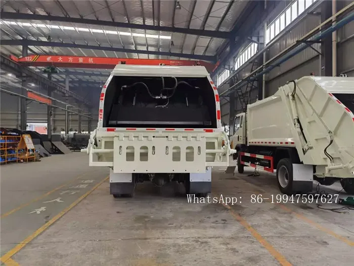 SINOTRUK HOWO мусоровоз с правосторонним приводом для продажи в Кении