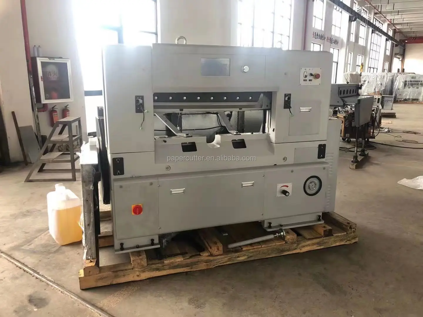 Automatic A4 hydraulic program paper cutting machine guillotine cutting machine paper