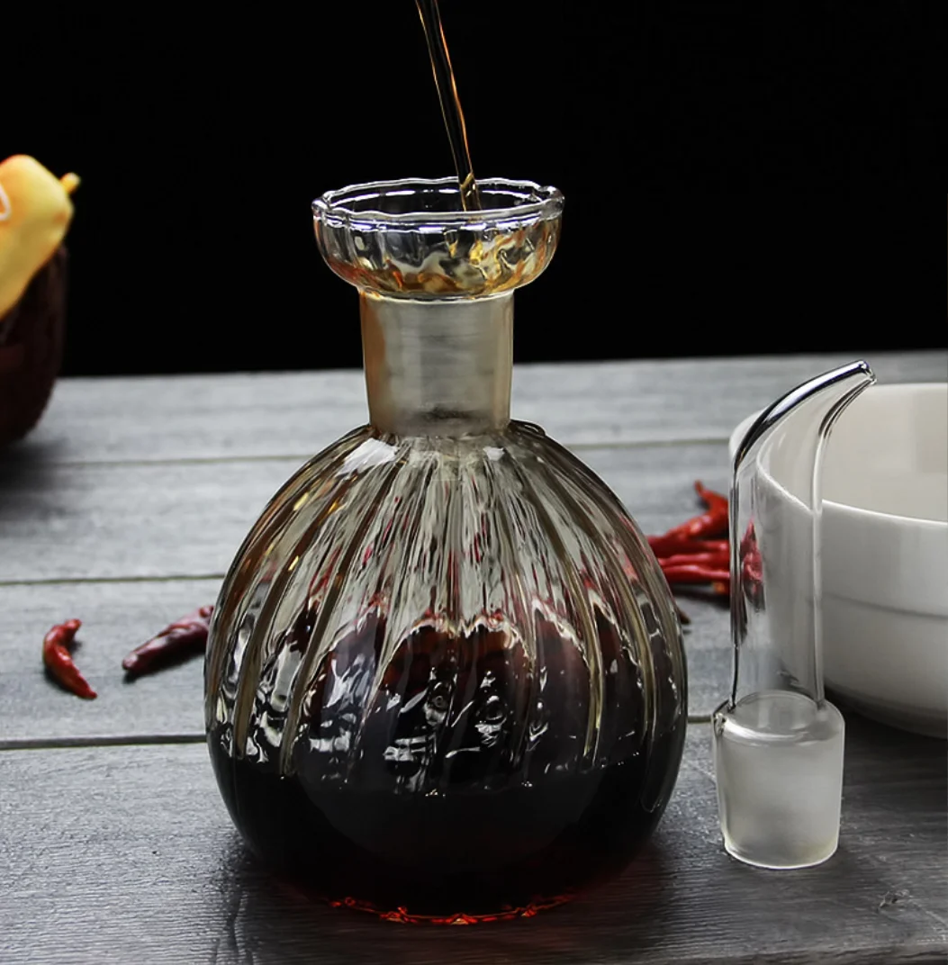 Factory wholesale household large capacity pear-shaped high borosilicate Pyrex liquid seasoning bottle striped sauce vinegar pot