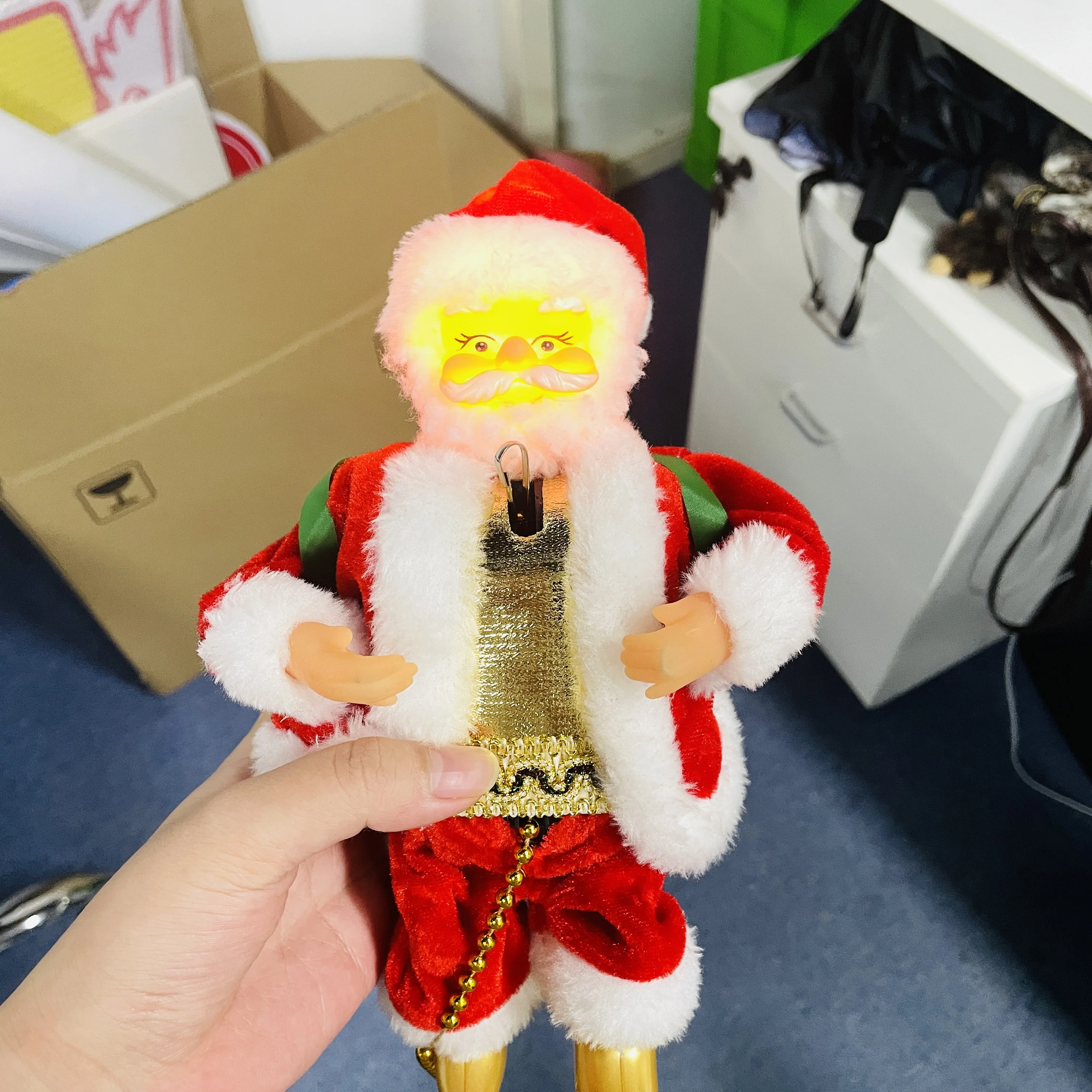 2024 Hot Selling Christmas Decorations Toy Electric Climbing Ladder Santa Claus Christmas Gifts Santa Claus Climbing the Chimne