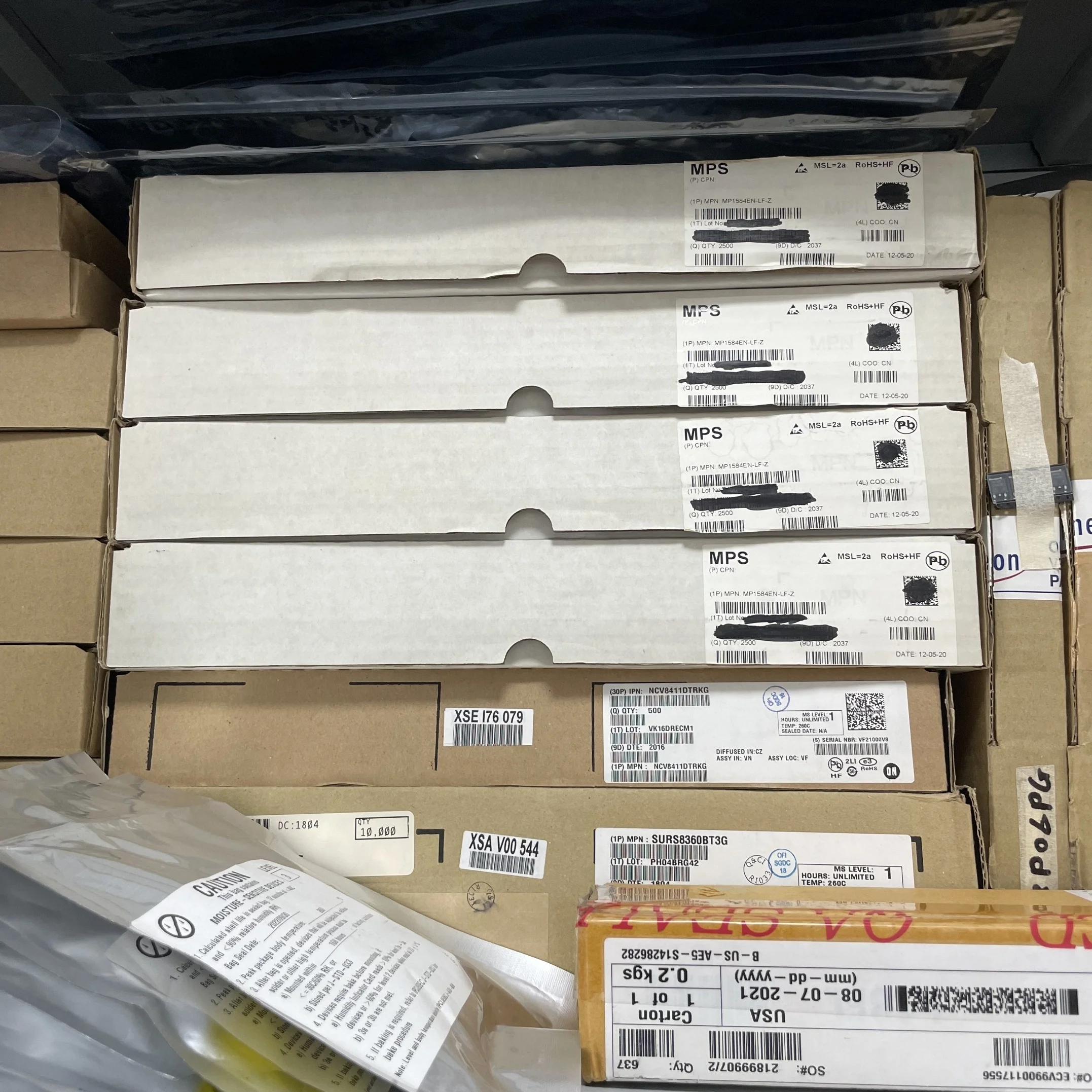 Electronic components, integrated circuit  IC controller chip  original MAX1718EEI   0440003.WRA  0501015.WRS  0805L075SLYR