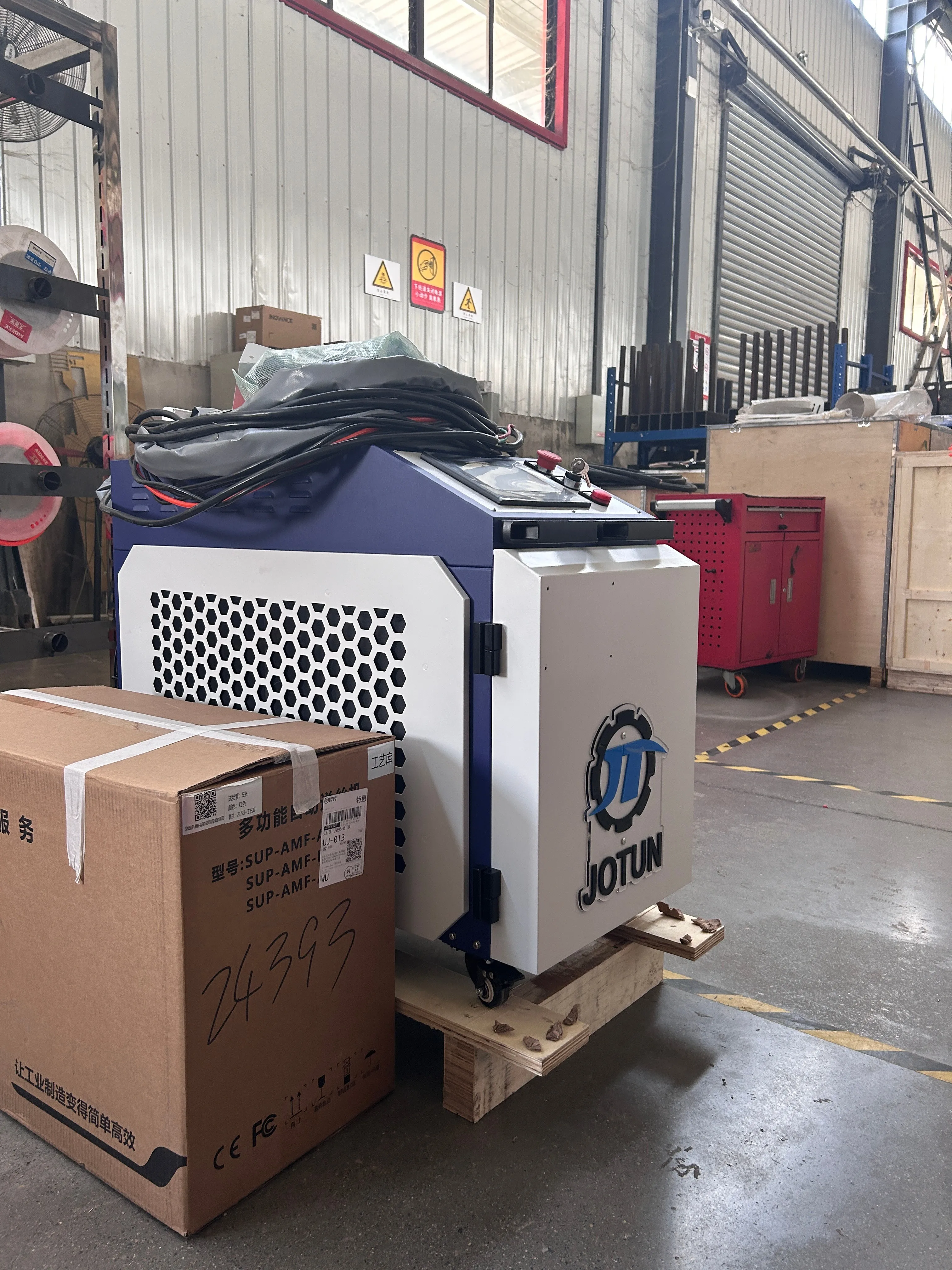 Portable Handheld Aluminum Laser Welding Machine 4 in 1 3000W 2000W 1500W  For Stainless Steel