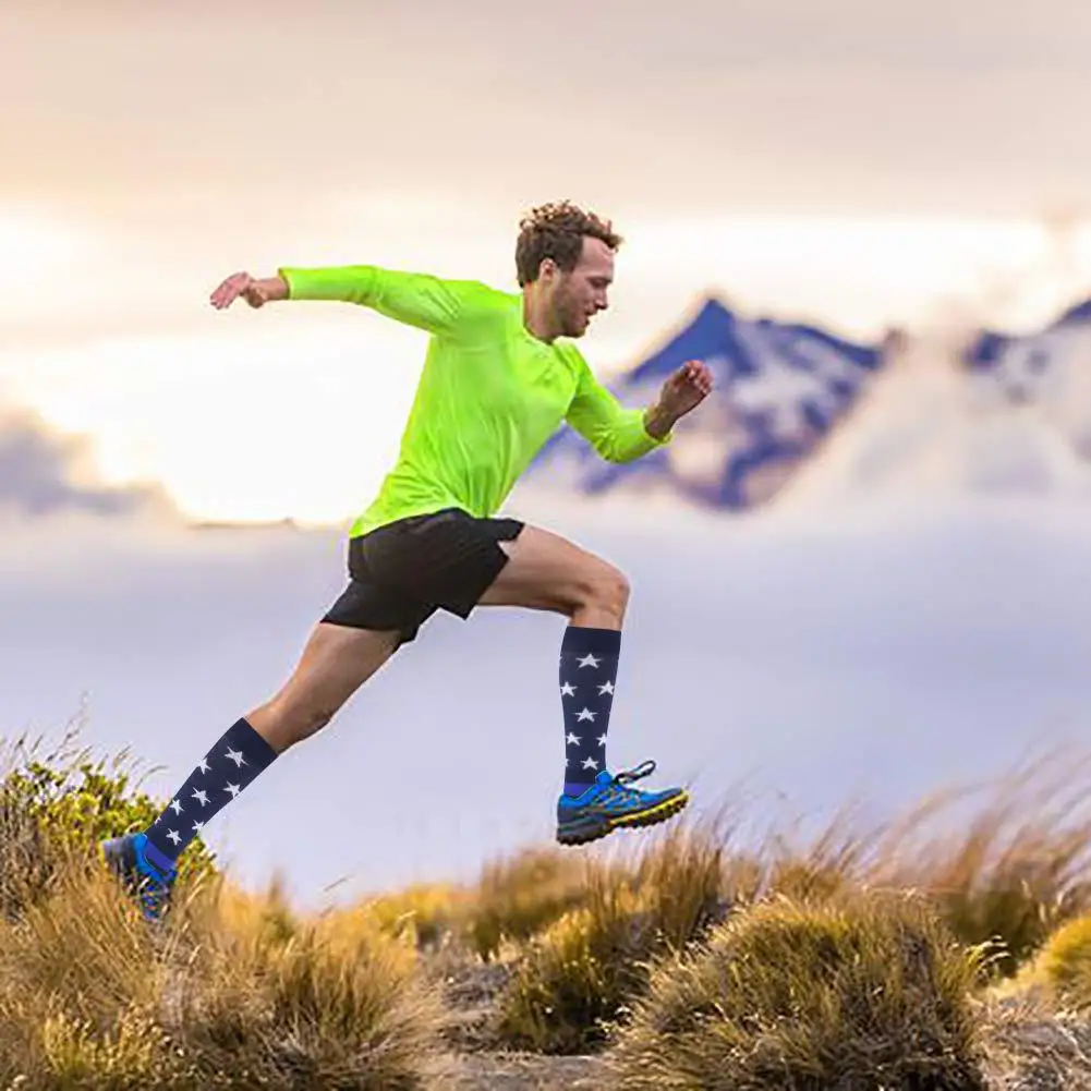 Оптовая продажа красочные носки высокого качества с логотипом на заказ 100% хлопок мужские популярные героями Marvel