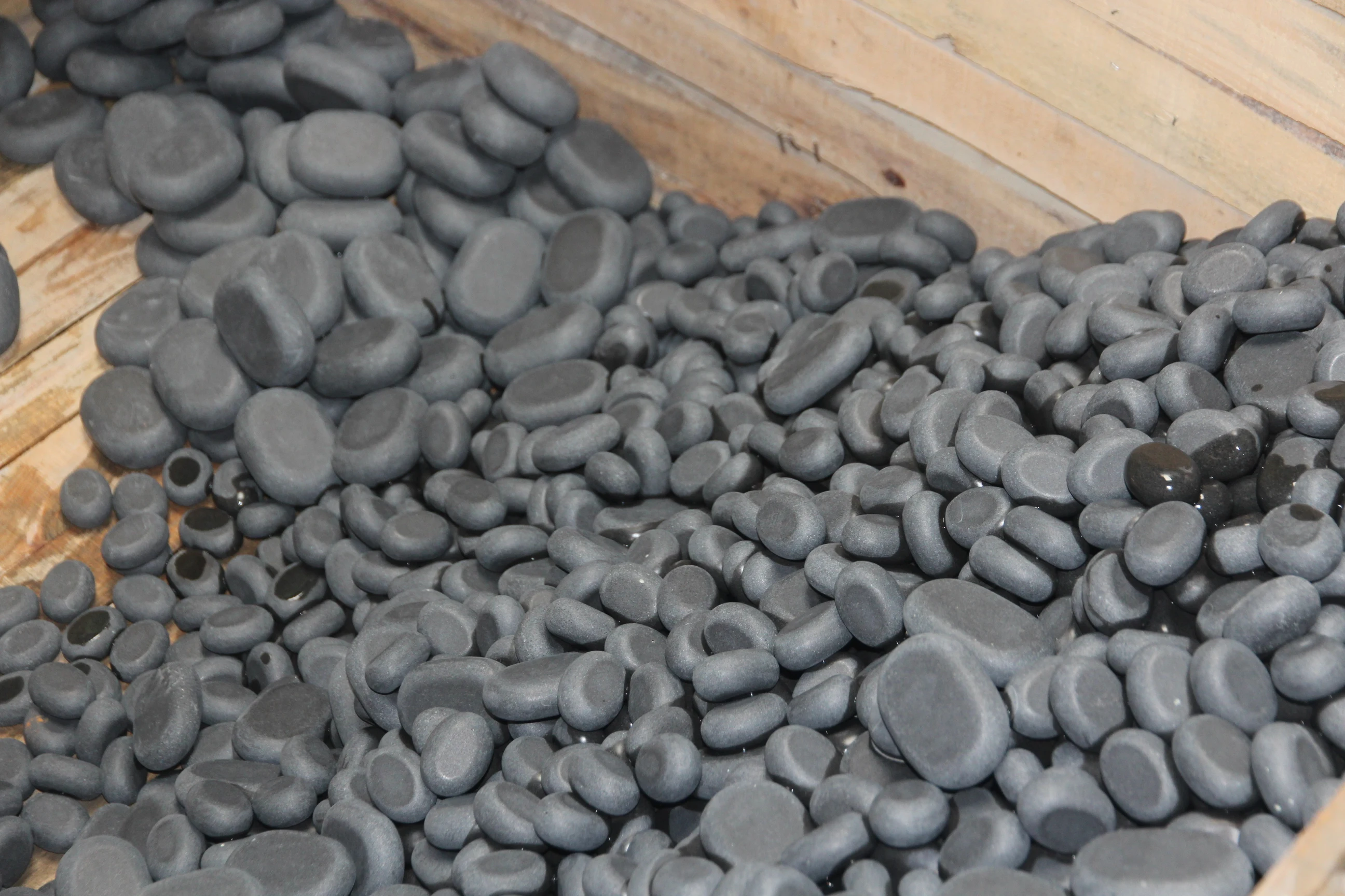 Wholesale  Hot Massage Stone Kit Set , Premium  Basalt Rocks For Professional Or Home Spa Relaxing, Pain Relief And Healing