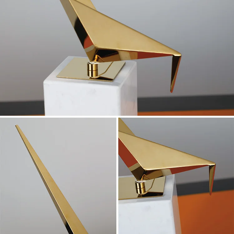 Beautiful home decorative stainless steel handmade craft decor bird on stand